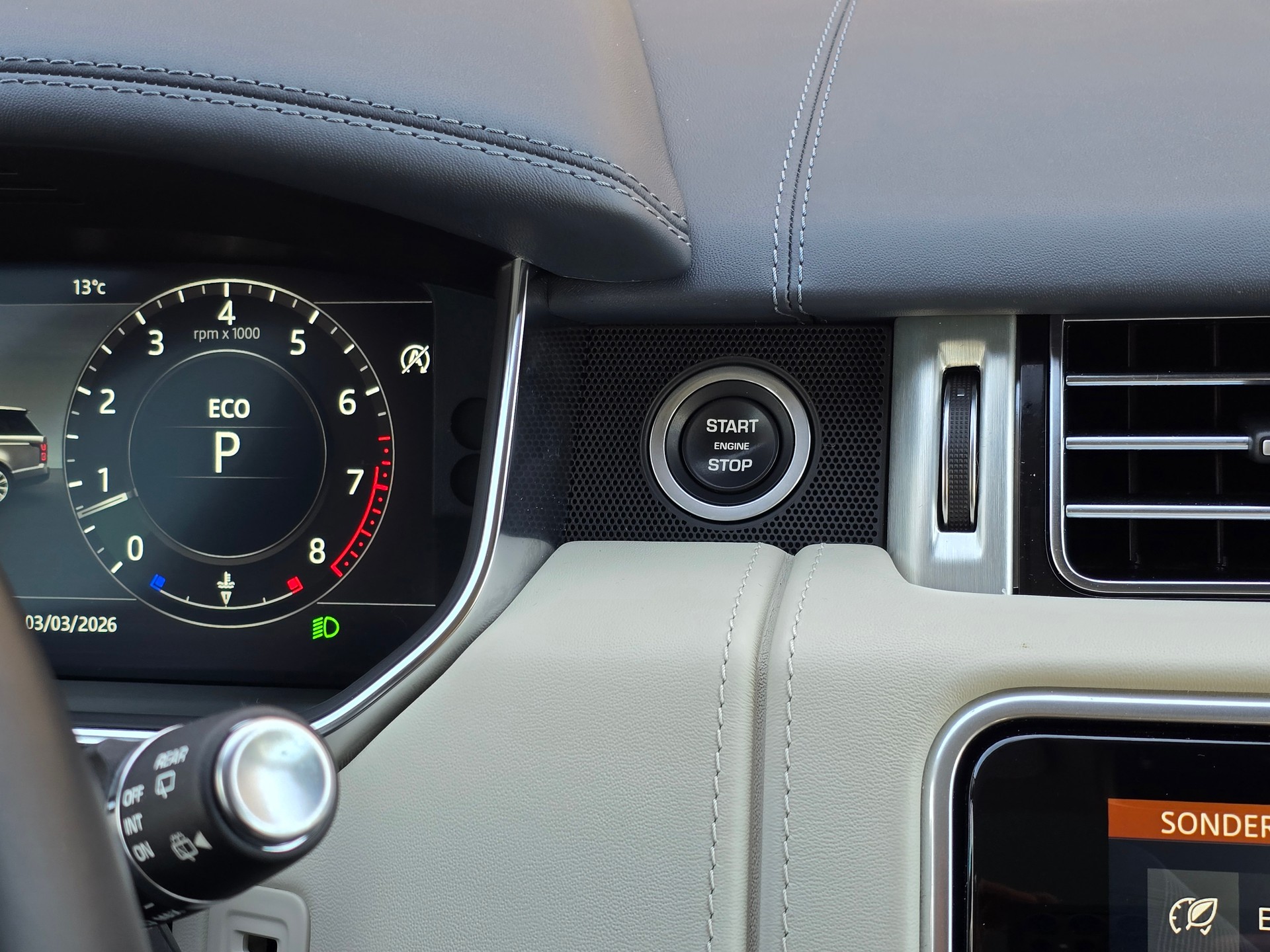 LAND ROVER Range Rover 5.0 V8 525 PS S/C AB Autobiography Automatic-image-26