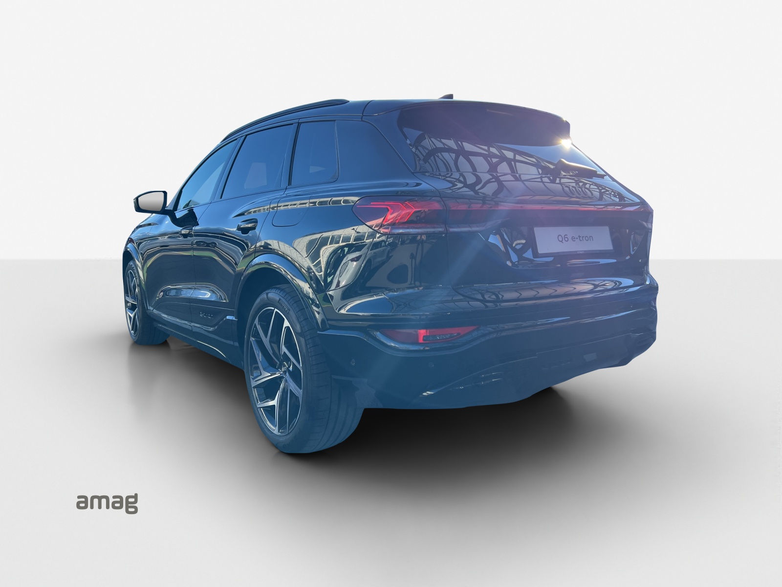 AUDI Q6 e-tron quattro-image-2