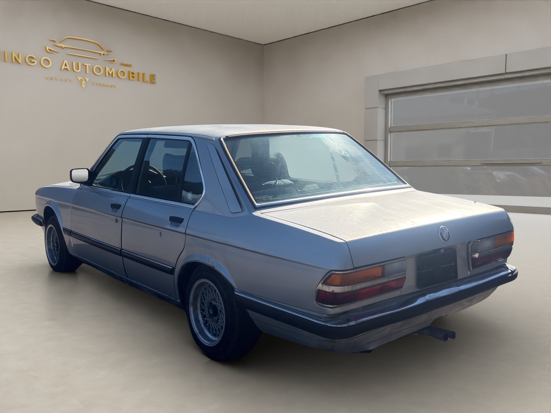 BMW 528i-image-3