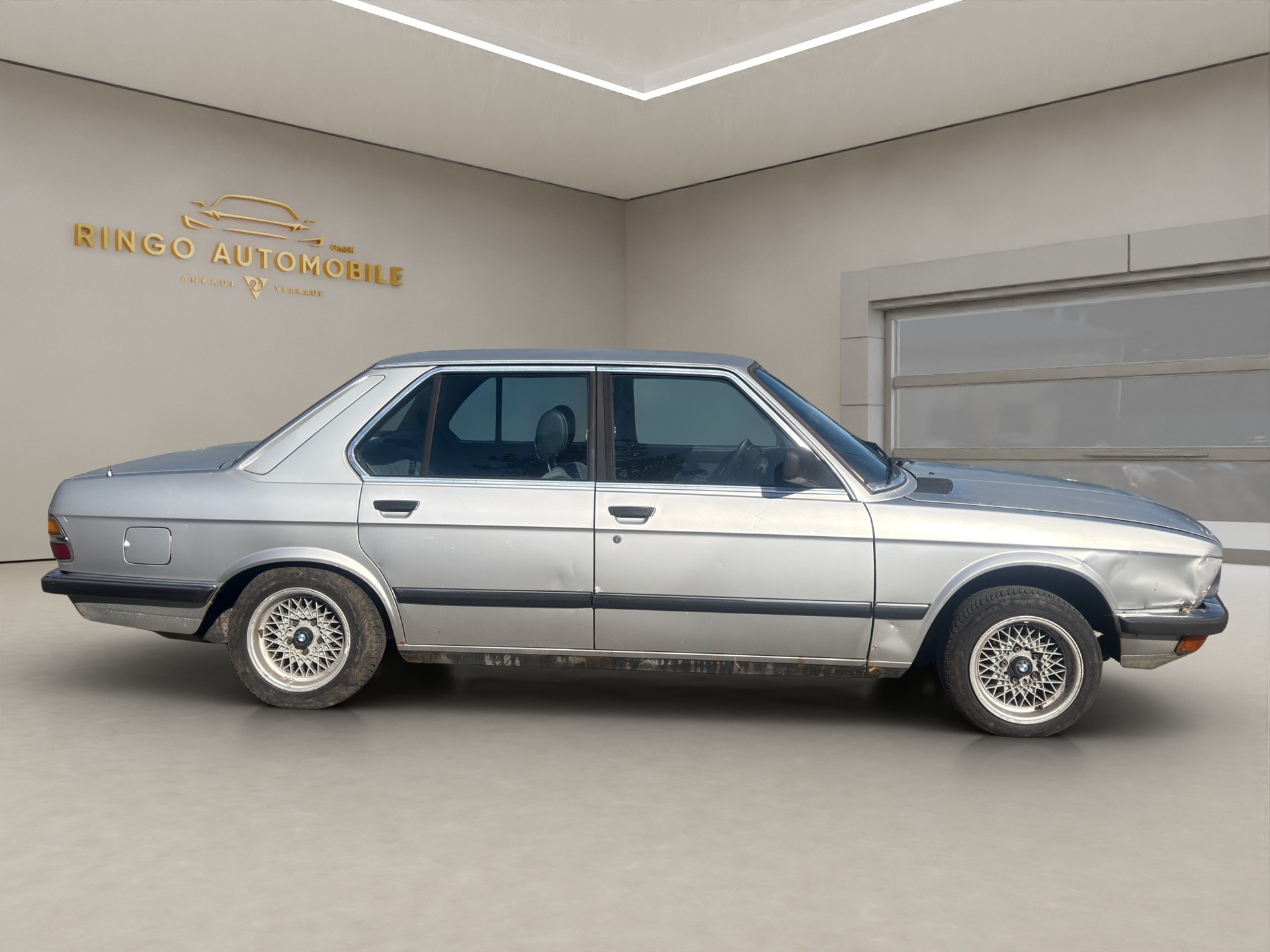 BMW 528i-image-6