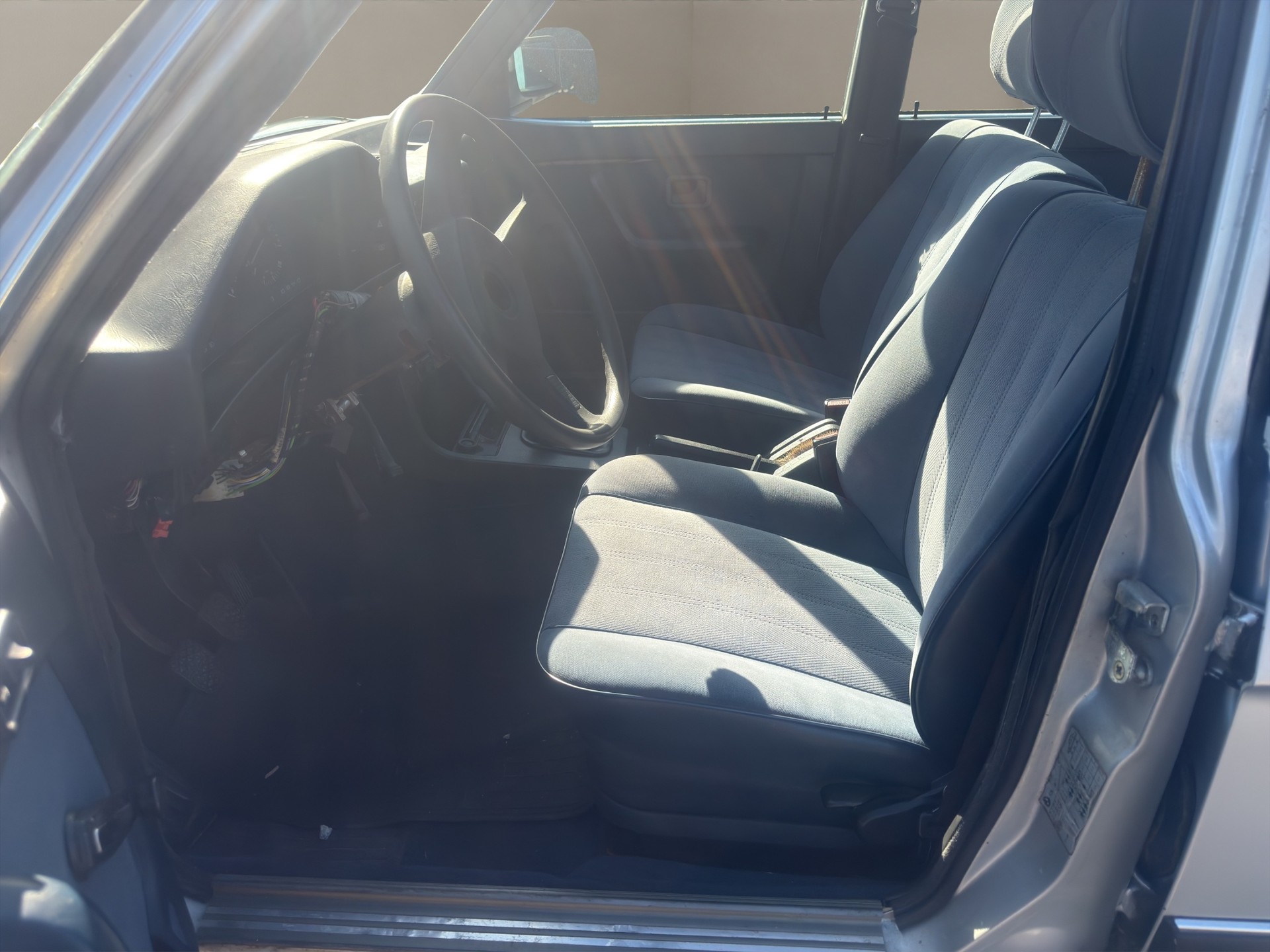 BMW 528i-image-8
