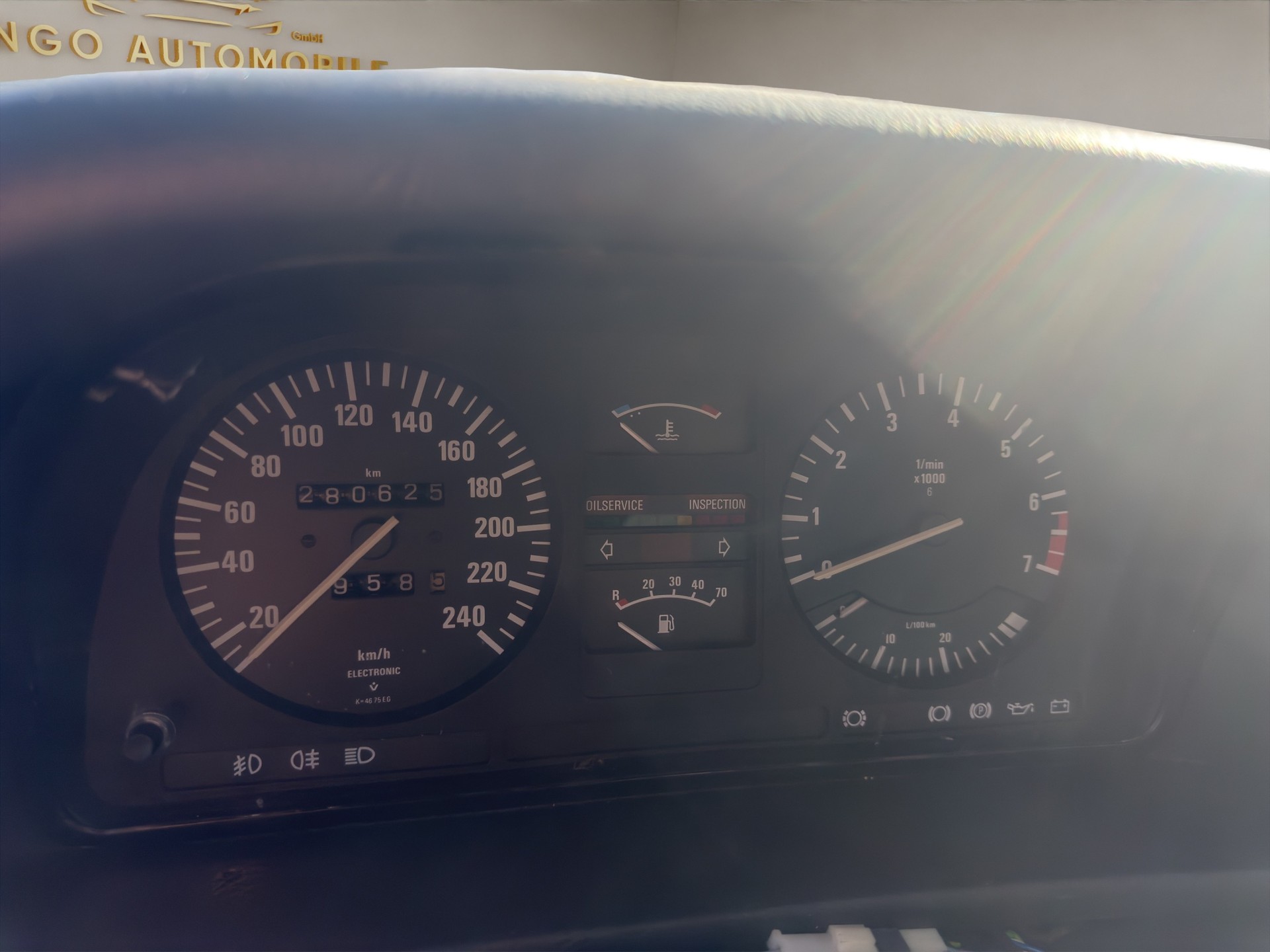 BMW 528i-image-9