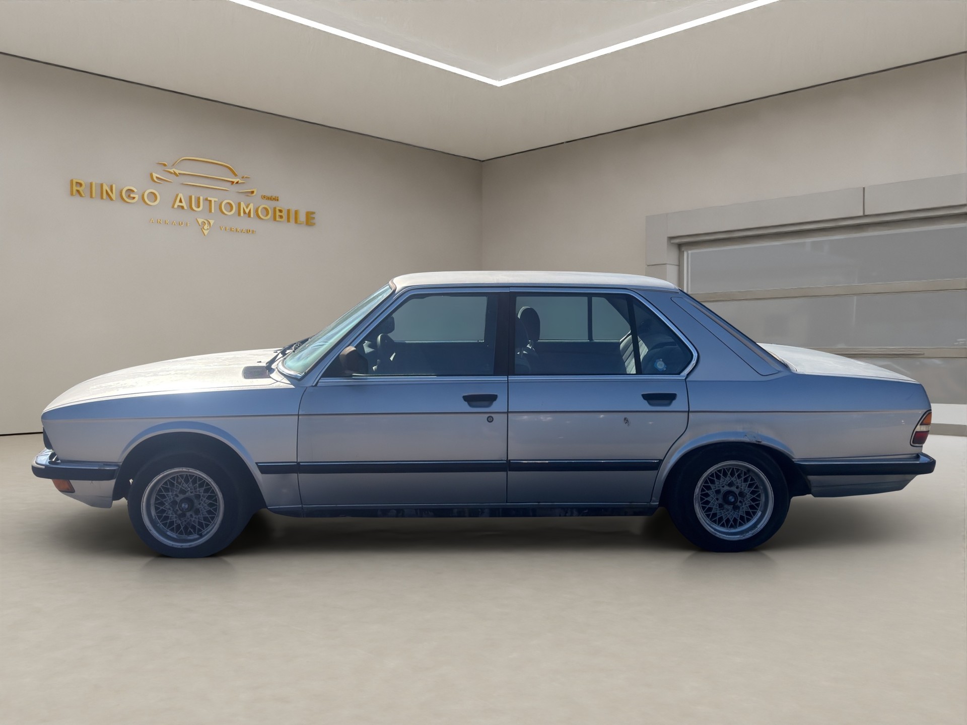 BMW 528i-image-2