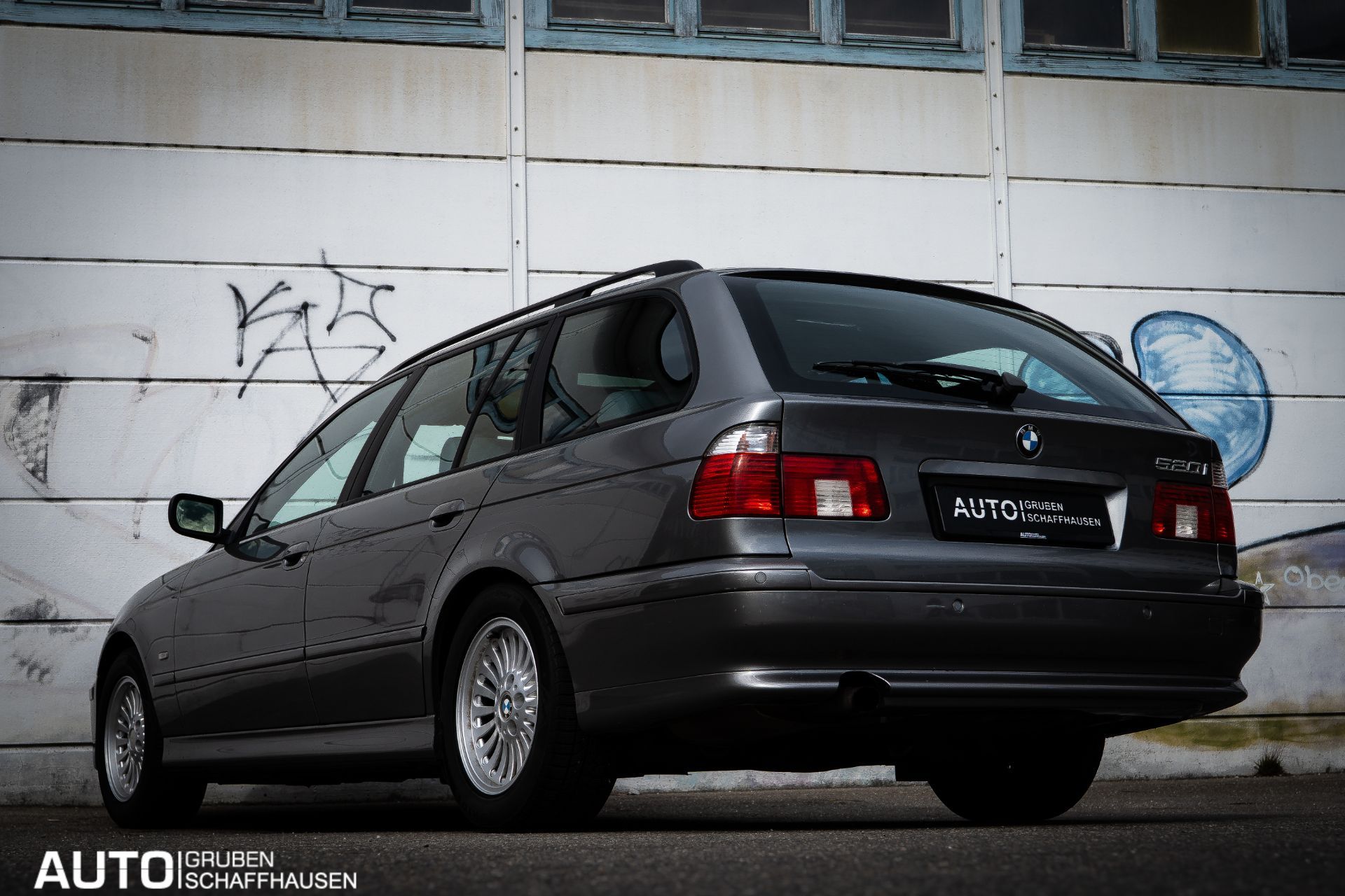 BMW 520 i Touring-image-25