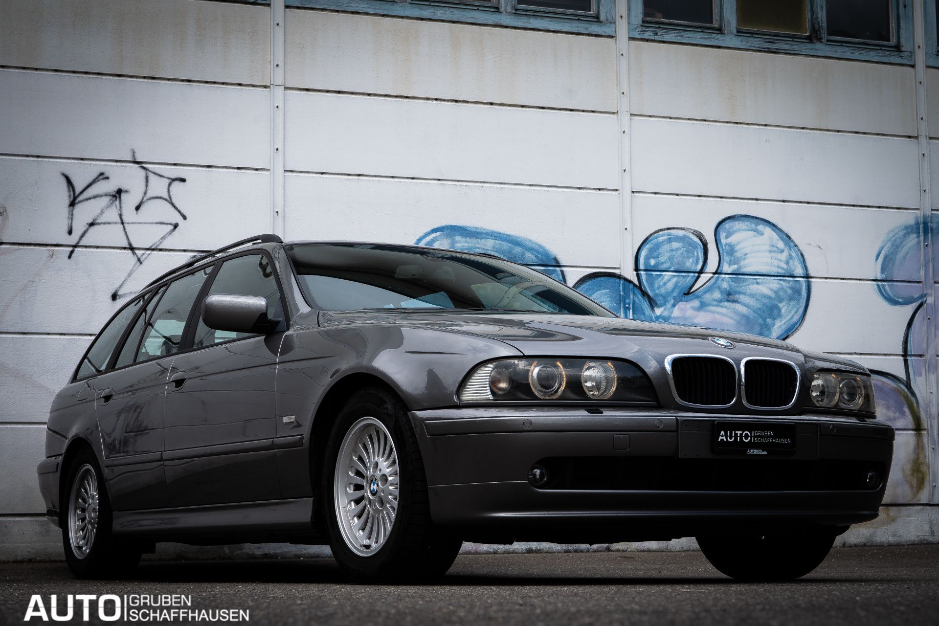 BMW 520 i Touring-showroom-element-2