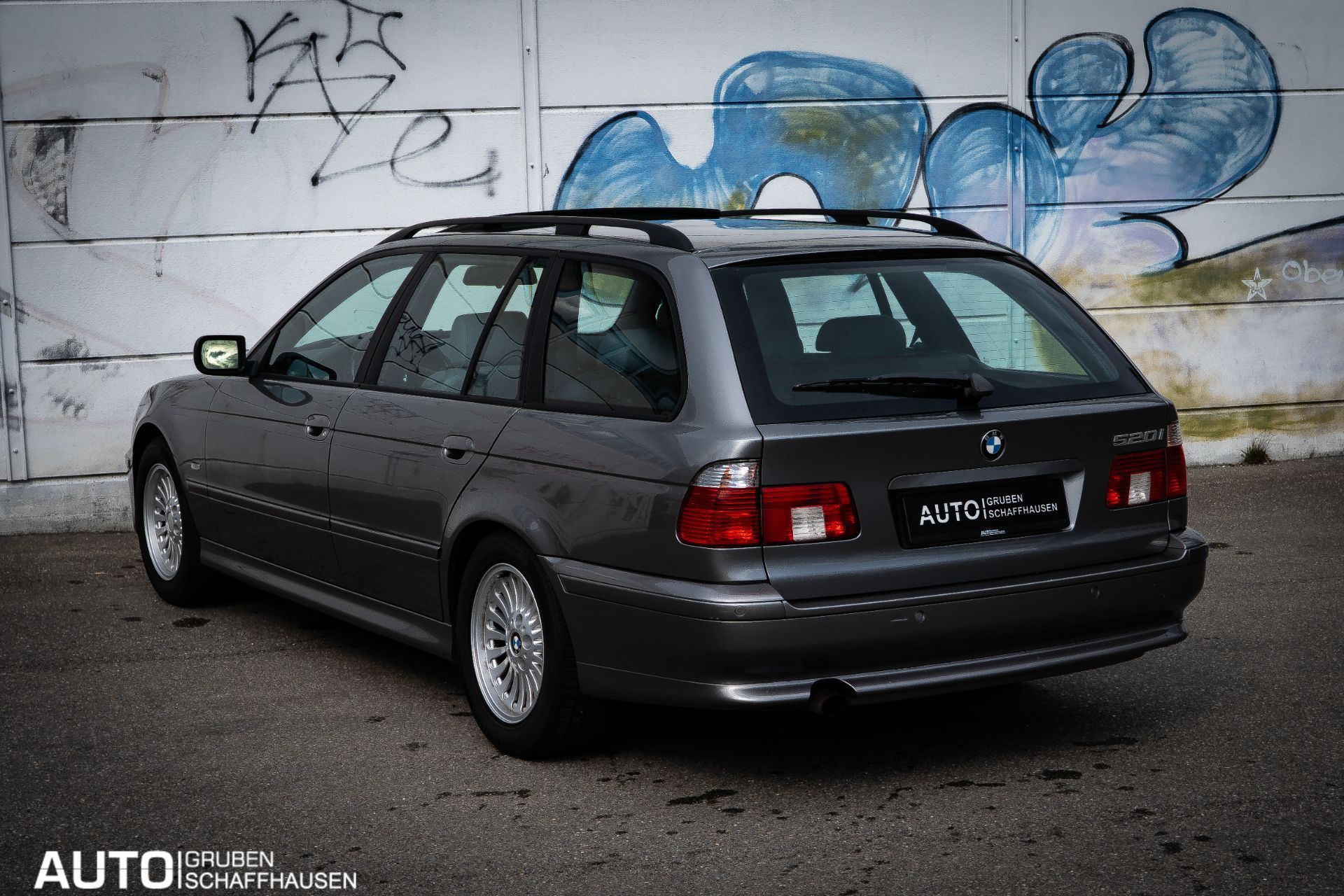 BMW 520 i Touring-image-23