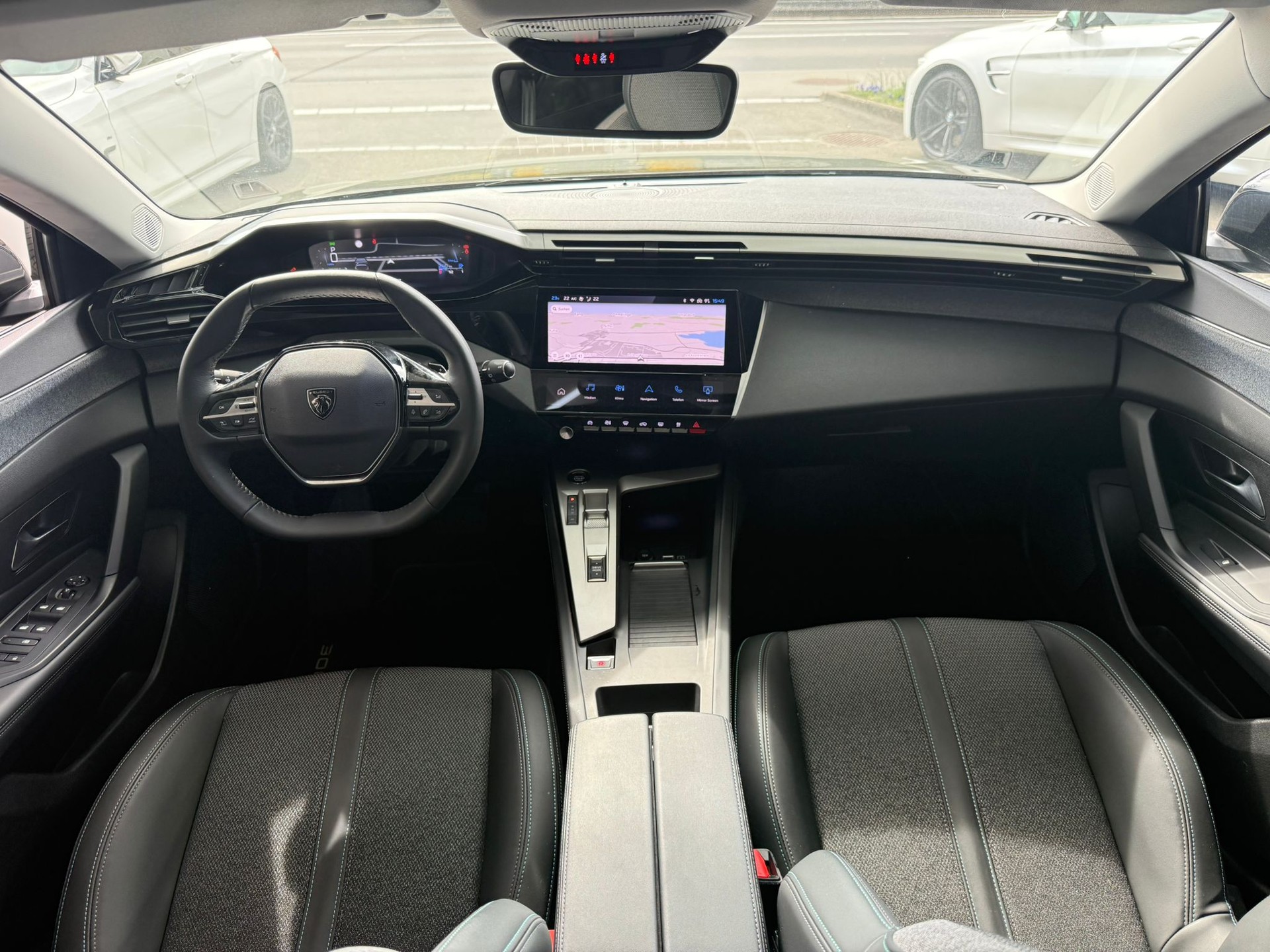 PEUGEOT 308 1.2 Pure Tech Allure EAT8-image-21
