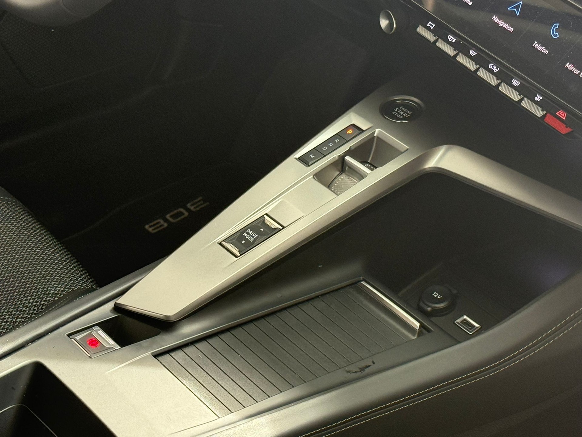 PEUGEOT 308 1.2 Pure Tech Allure EAT8-image-25