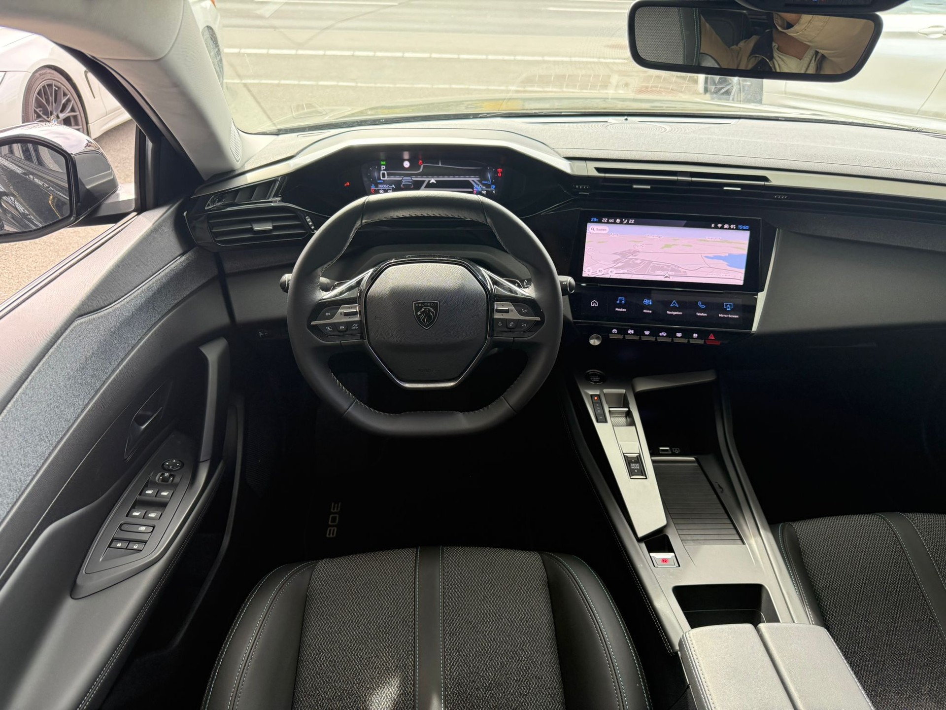 PEUGEOT 308 1.2 Pure Tech Allure EAT8-image-24