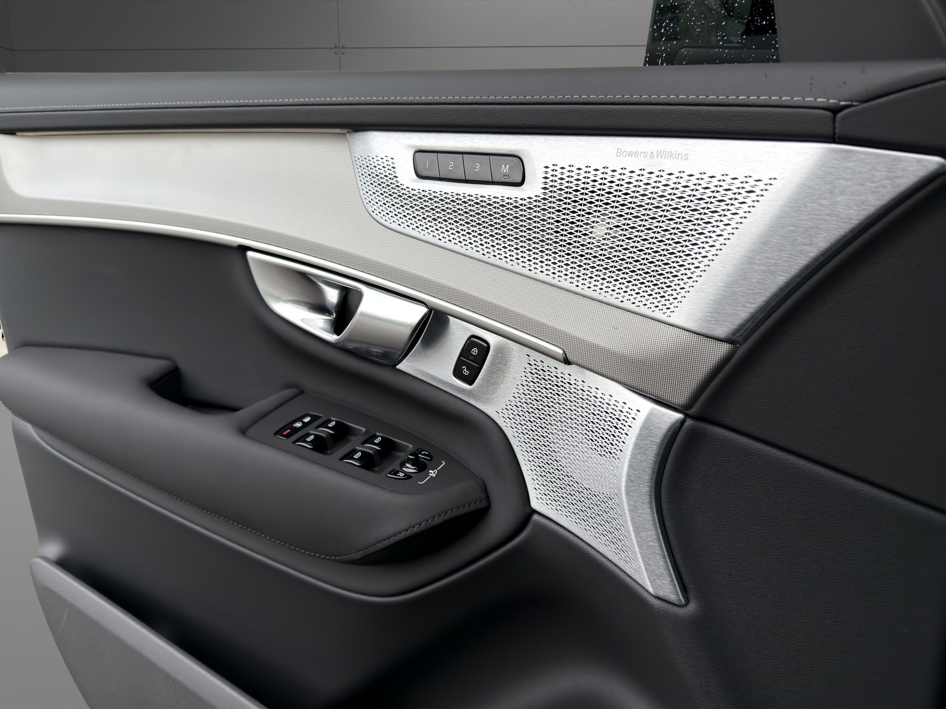 VOLVO XC90 T8 eAWD PluginHybrid Black Edition Ultra Geartronic-image-15