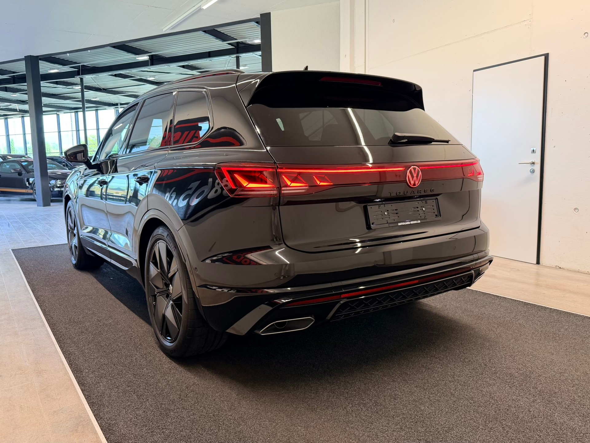 VW Touareg 3.0 TSI R-Line Tiptronic-image-6