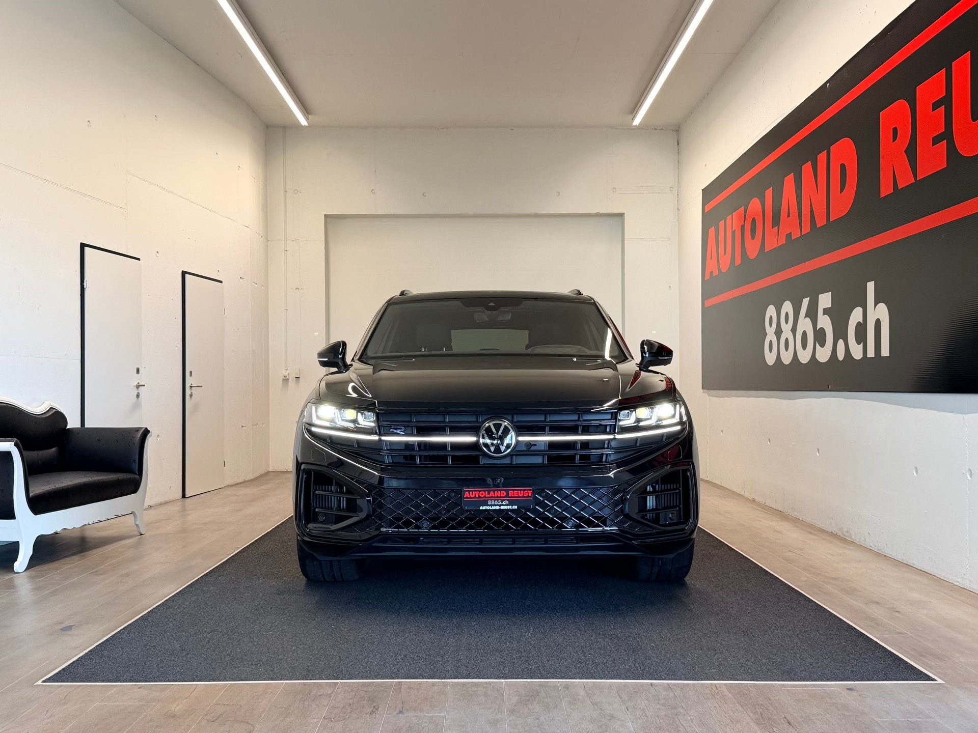 VW Touareg 3.0 TSI R-Line Tiptronic-image-1