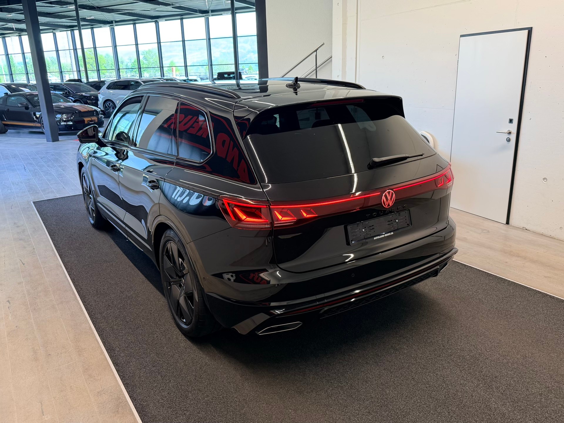 VW Touareg 3.0 TSI R-Line Tiptronic-image-7