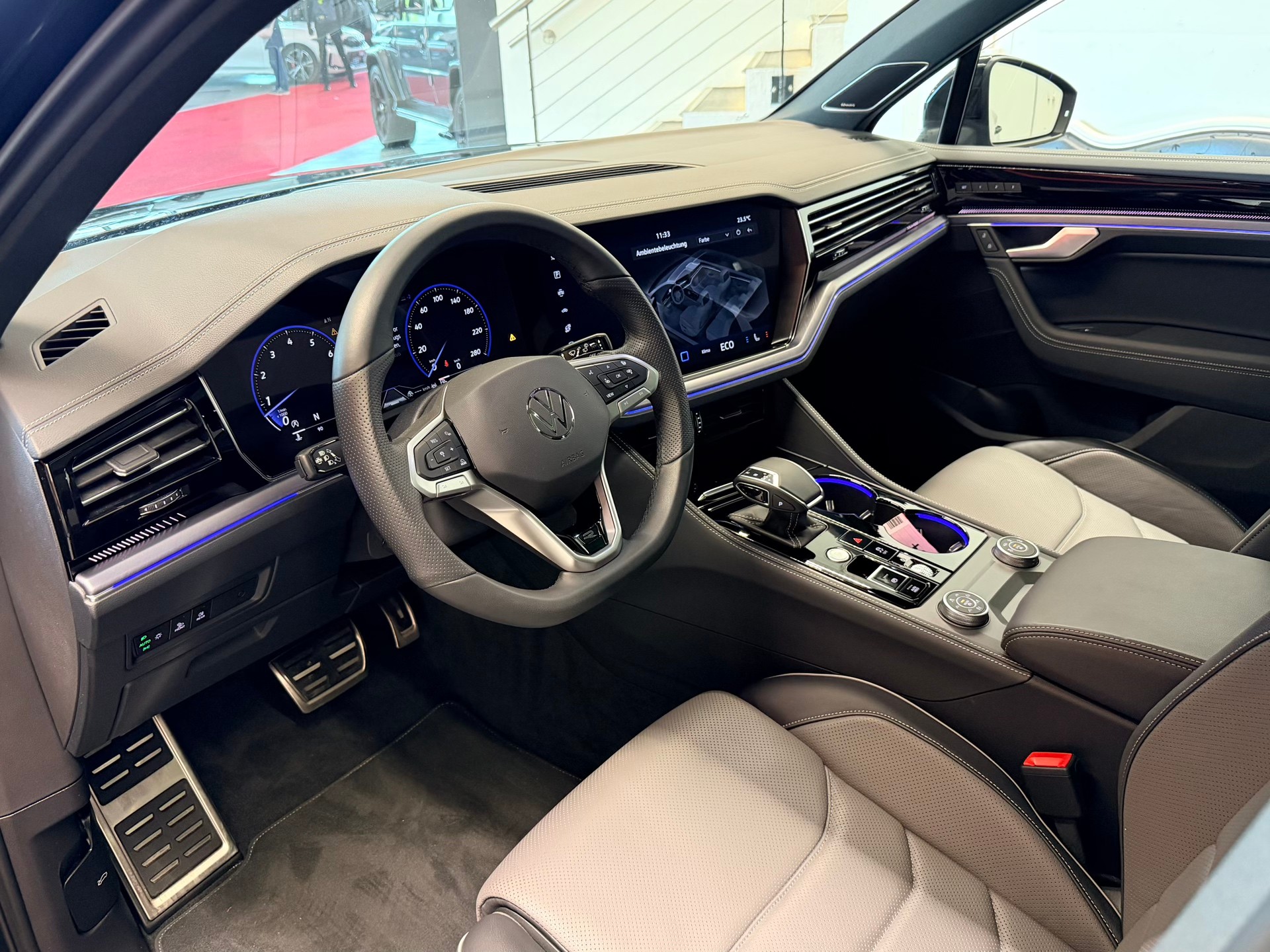 VW Touareg 3.0 TSI R-Line Tiptronic-image-9