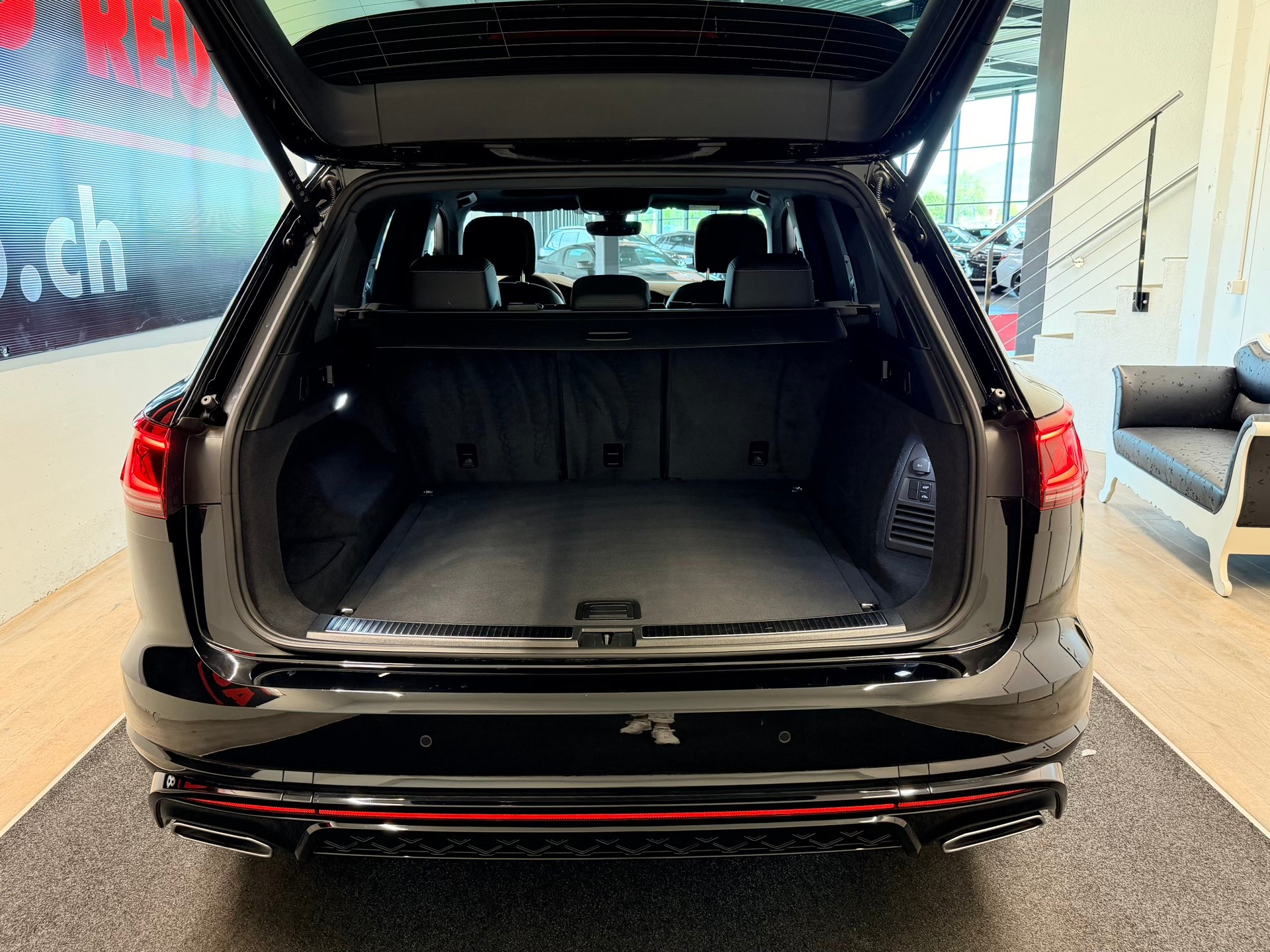 VW Touareg 3.0 TSI R-Line Tiptronic-image-8