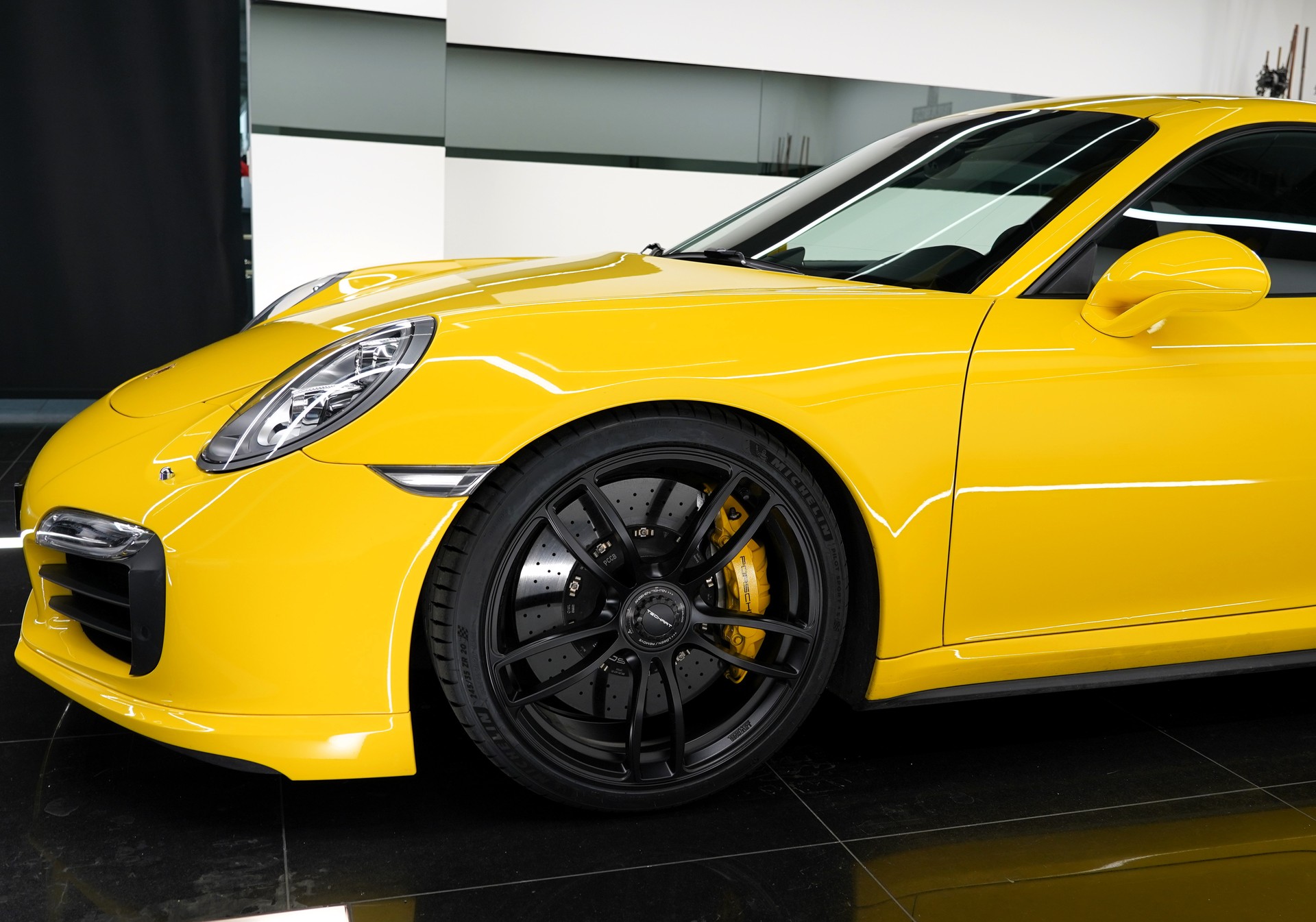 PORSCHE 911 Turbo S-image-5