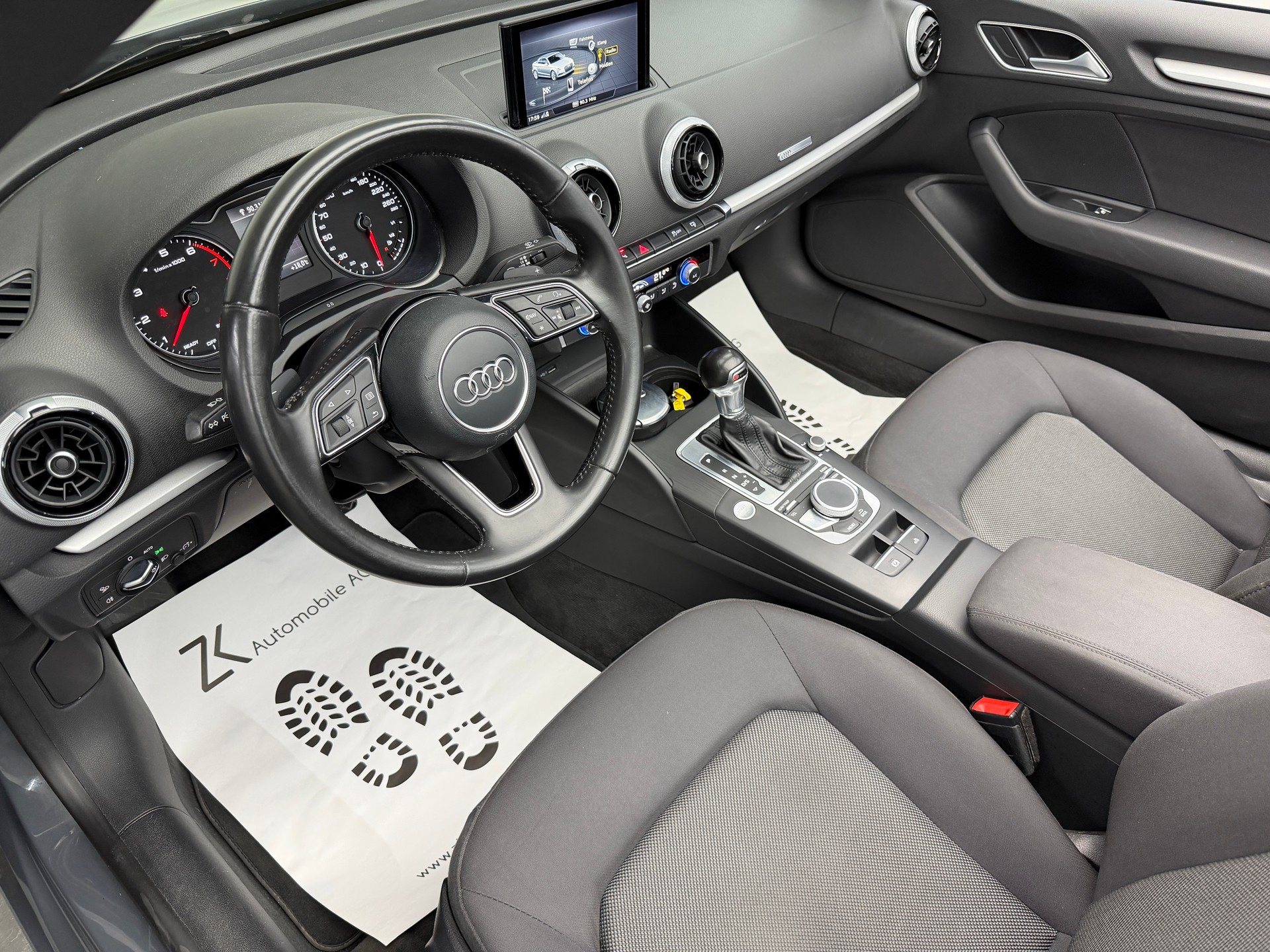 AUDI A3 Cabriolet 1.4 TFSI Sport Nano Grey Metallic S-tronic-image-6