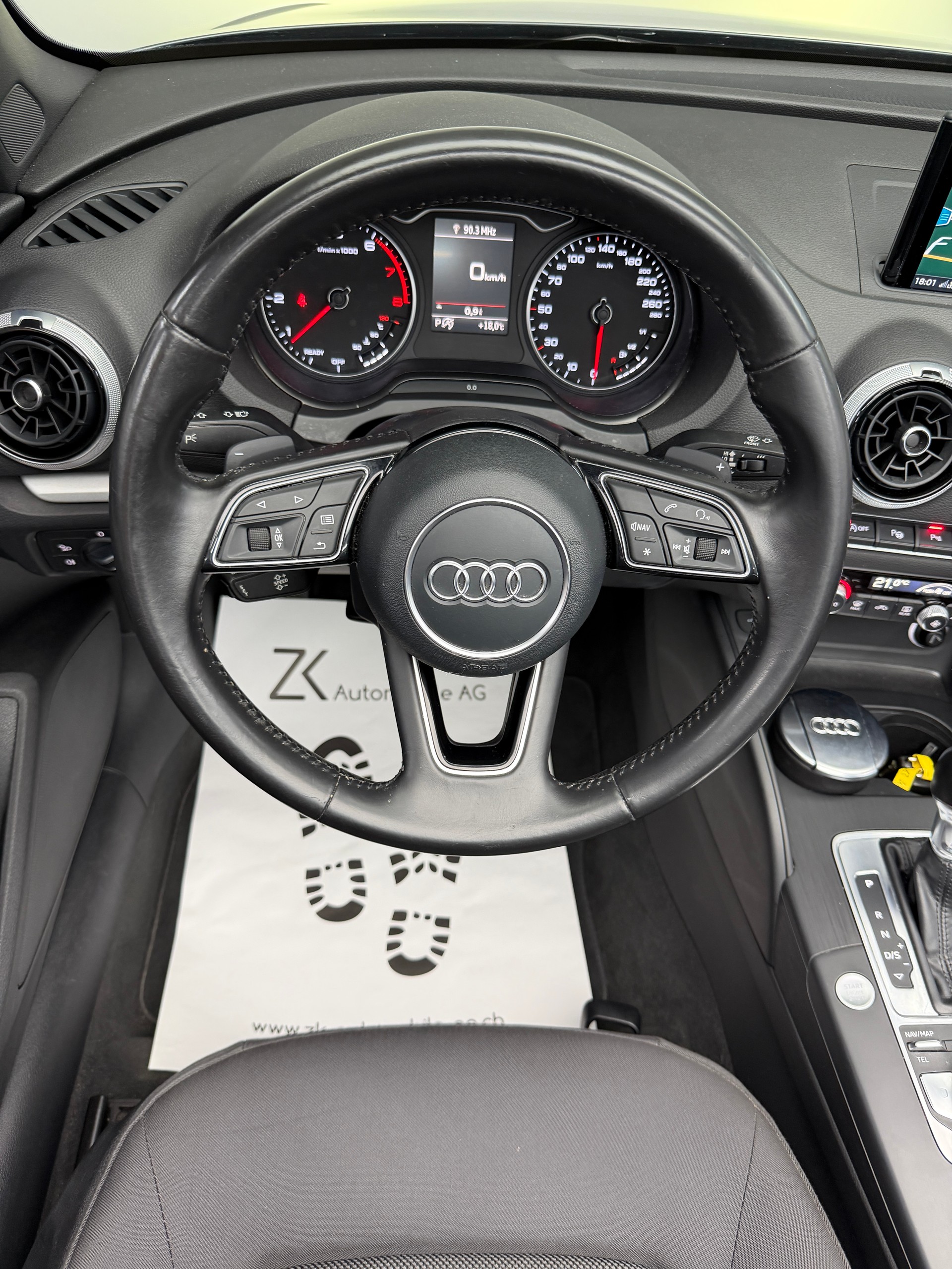 AUDI A3 Cabriolet 1.4 TFSI Sport Nano Grey Metallic S-tronic-image-11
