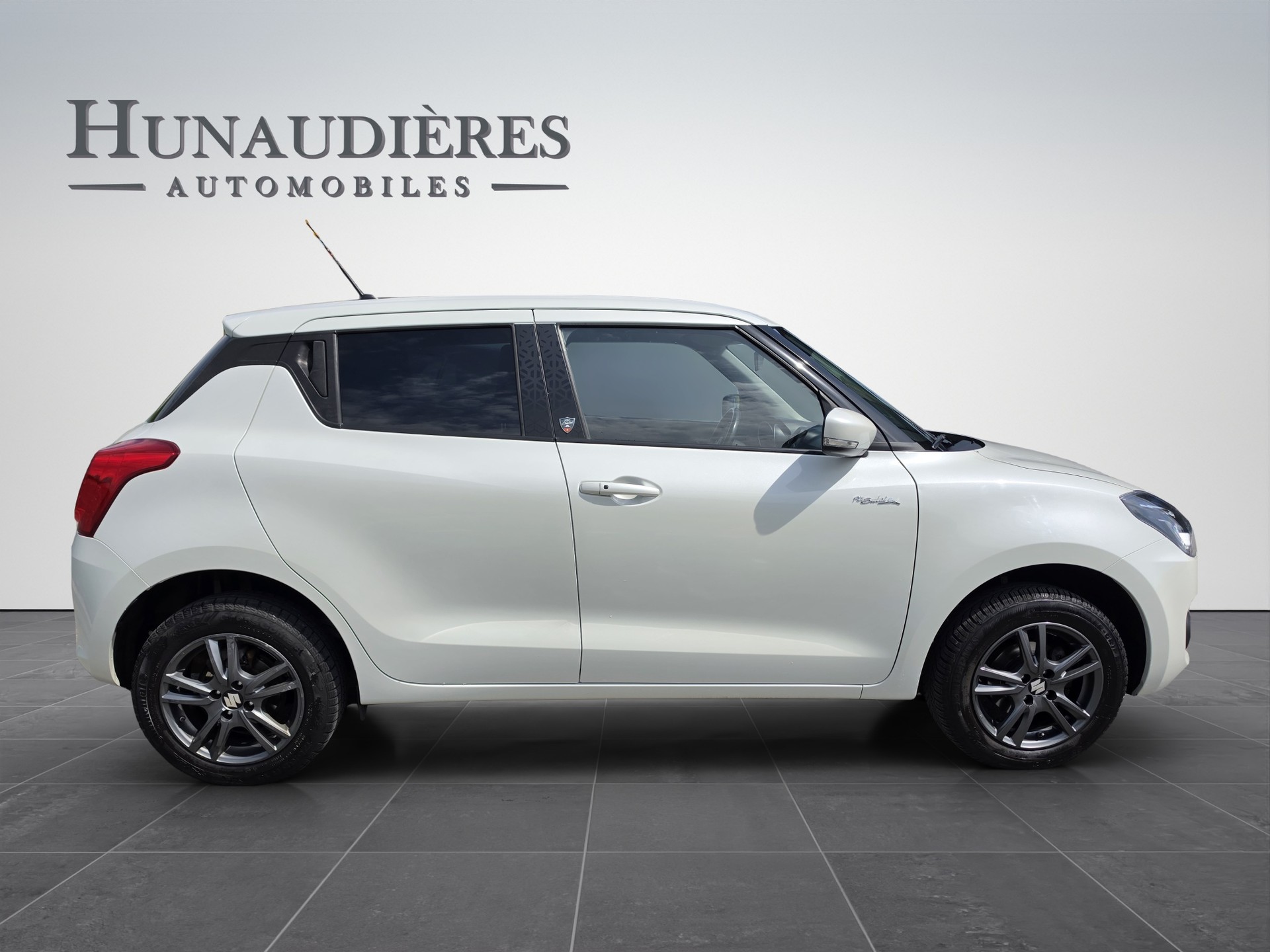 SUZUKI Swift 1.2i Piz Sulai Top Hybrid Allgrip 4x4-image-11