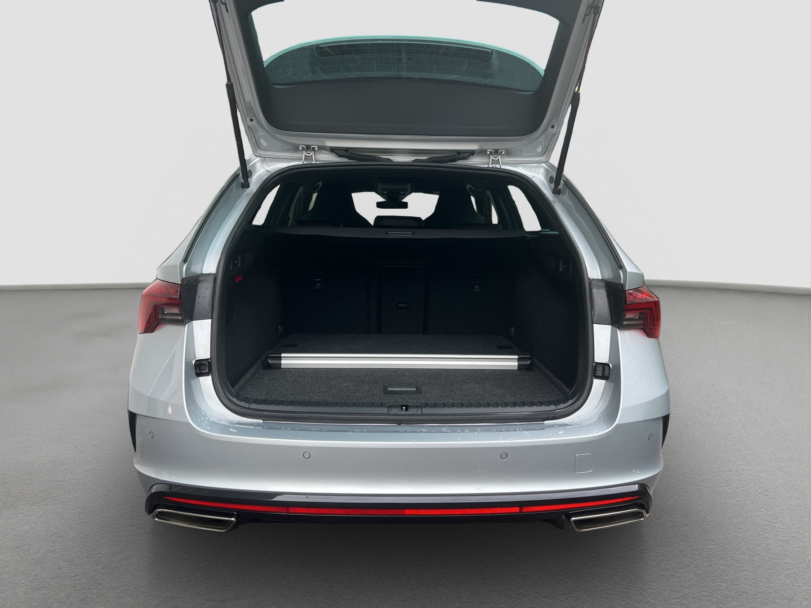 SKODA Octavia Combi 2.0 TSI DSG RS-image-8