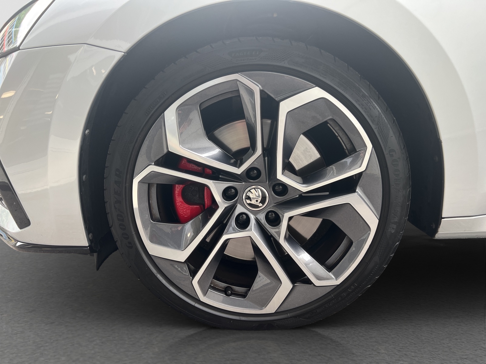 SKODA Octavia Combi 2.0 TSI DSG RS-image-9