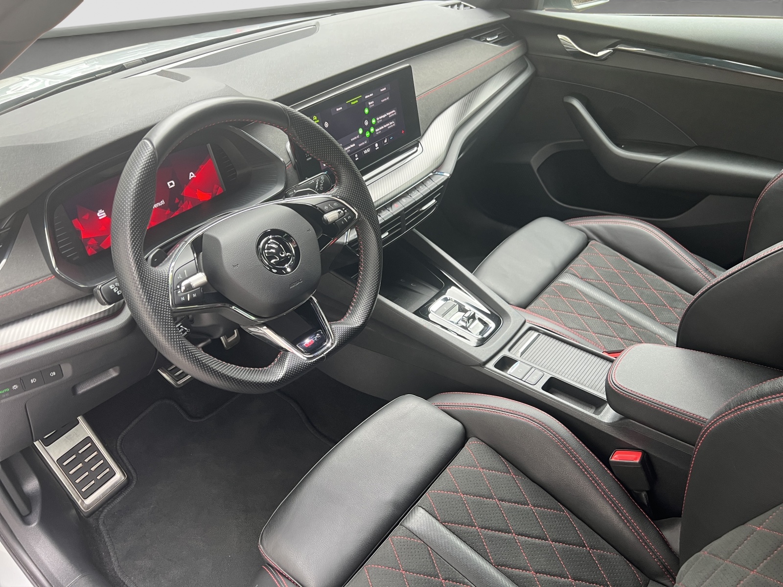 SKODA Octavia Combi 2.0 TSI DSG RS-image-4