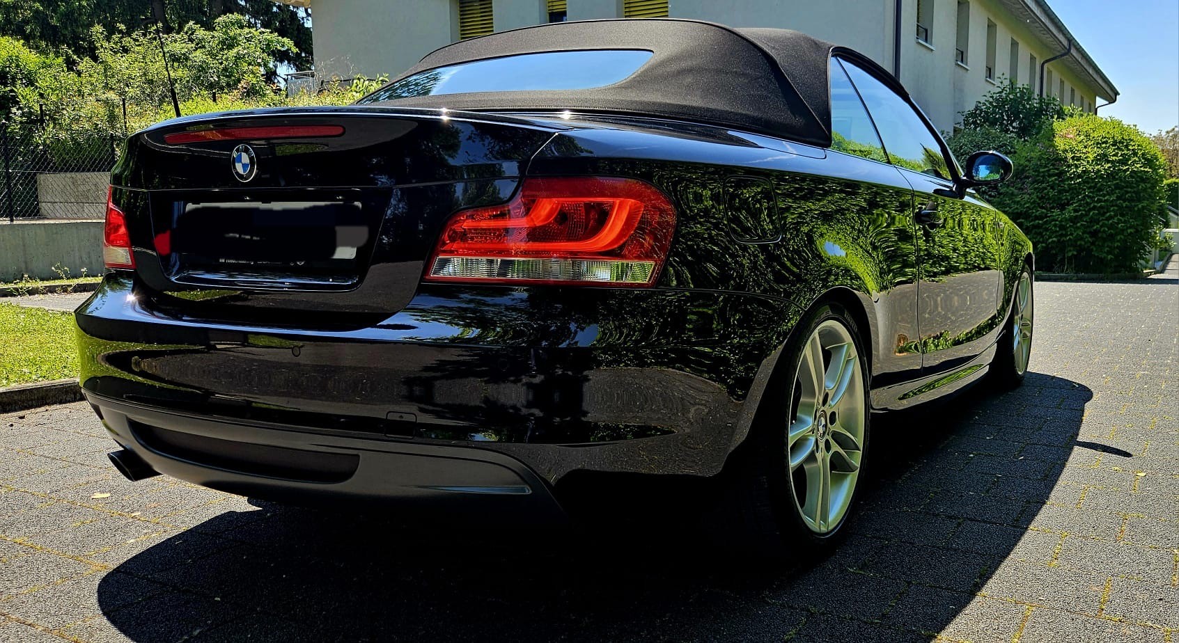 BMW 120i-image-9
