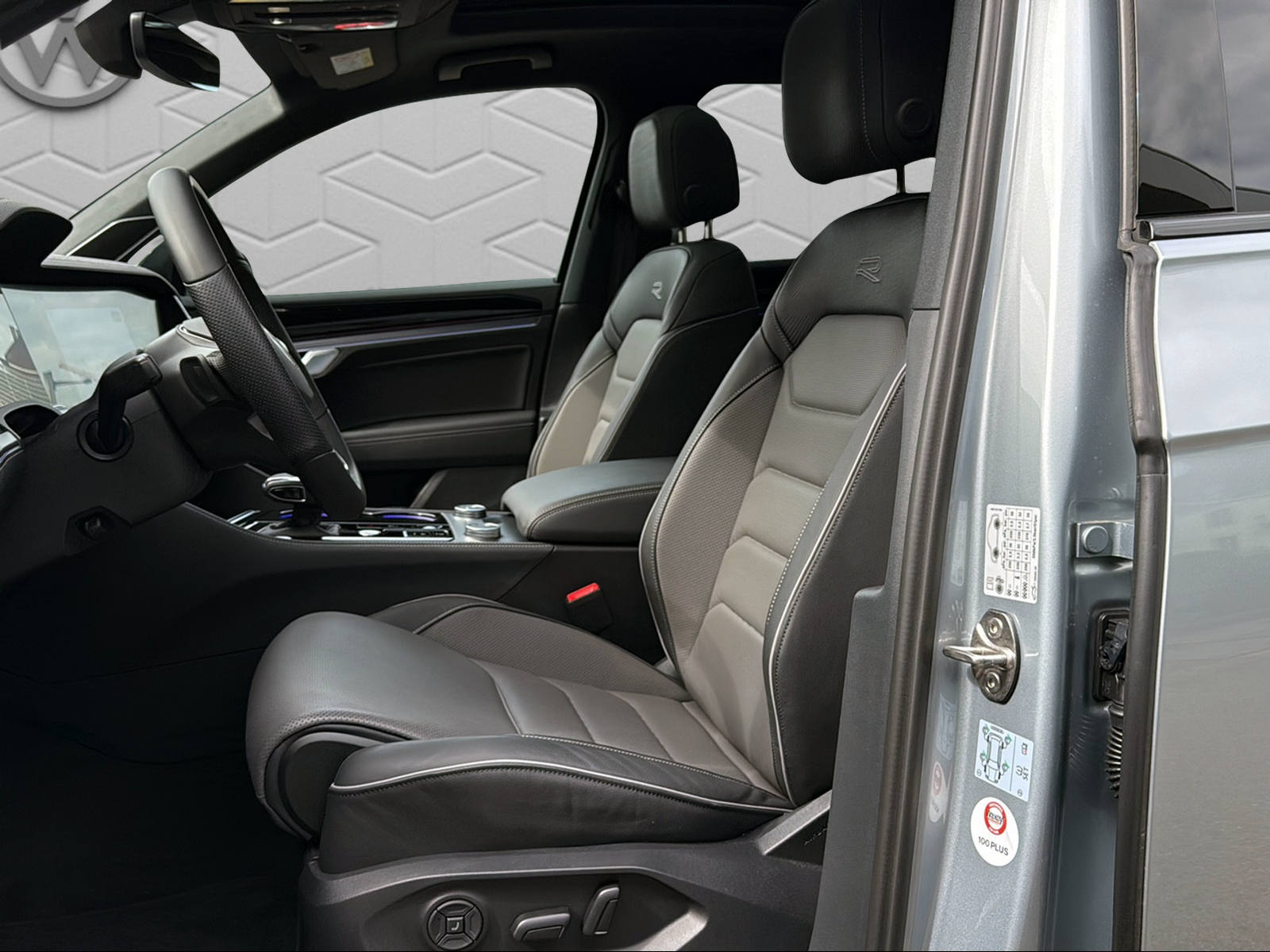 VW Touareg 3.0 TDI R-Line Tiptronic-image-6