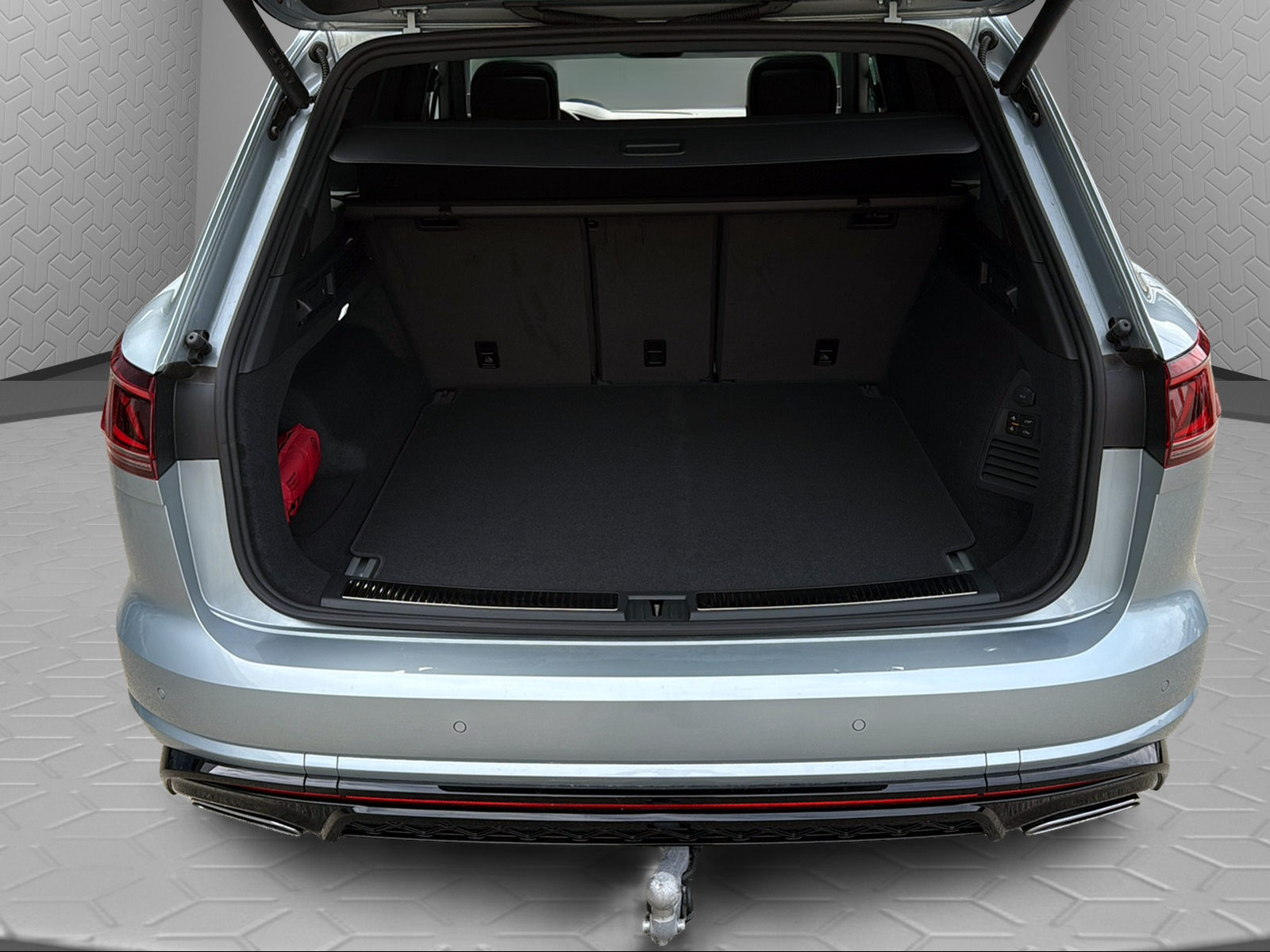 VW Touareg 3.0 TDI R-Line Tiptronic-image-13
