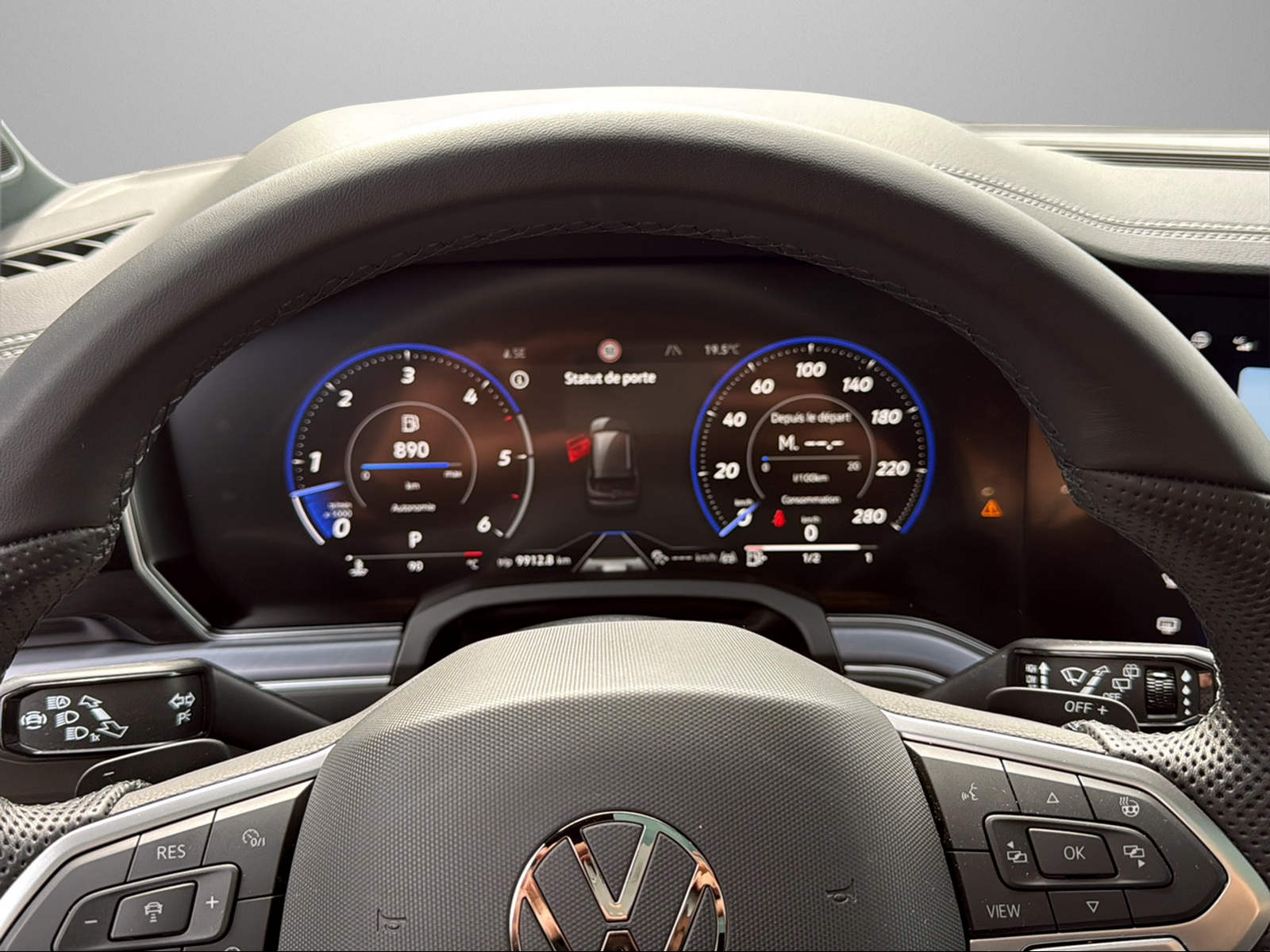 VW Touareg 3.0 TDI R-Line Tiptronic-image-8