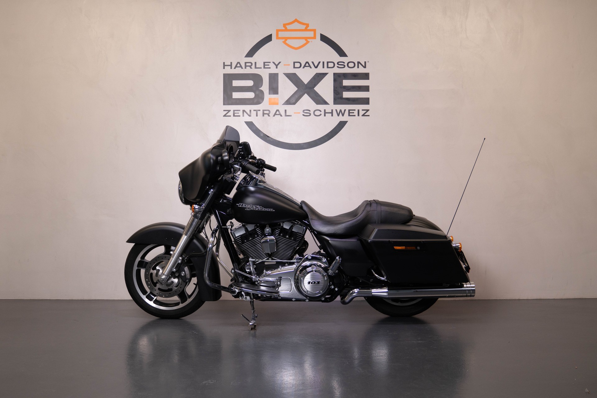 HARLEY-DAVIDSON FLHX Street Glide 103 ABS-showroom-element-1