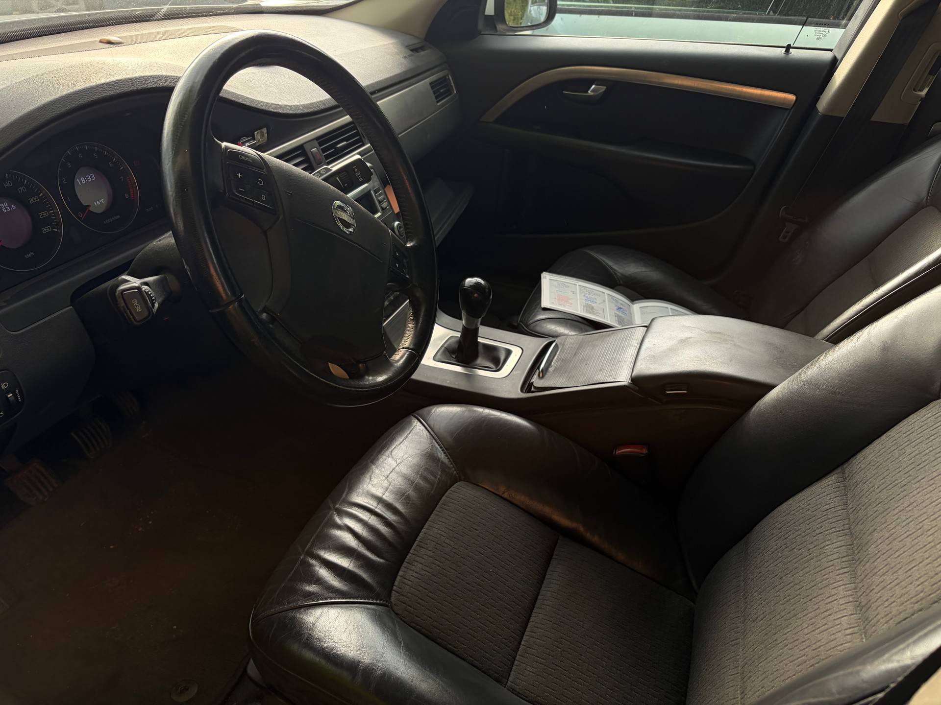 VOLVO V70 2.5T FlexiFuel Momentum-image-1