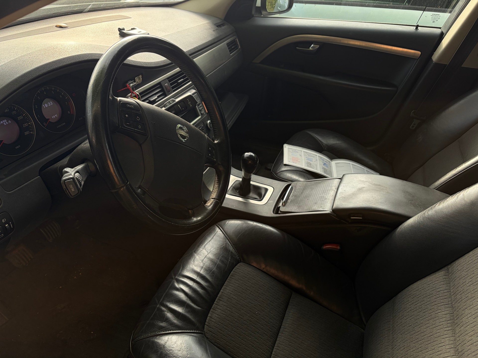 VOLVO V70 2.5T FlexiFuel Momentum-image-7