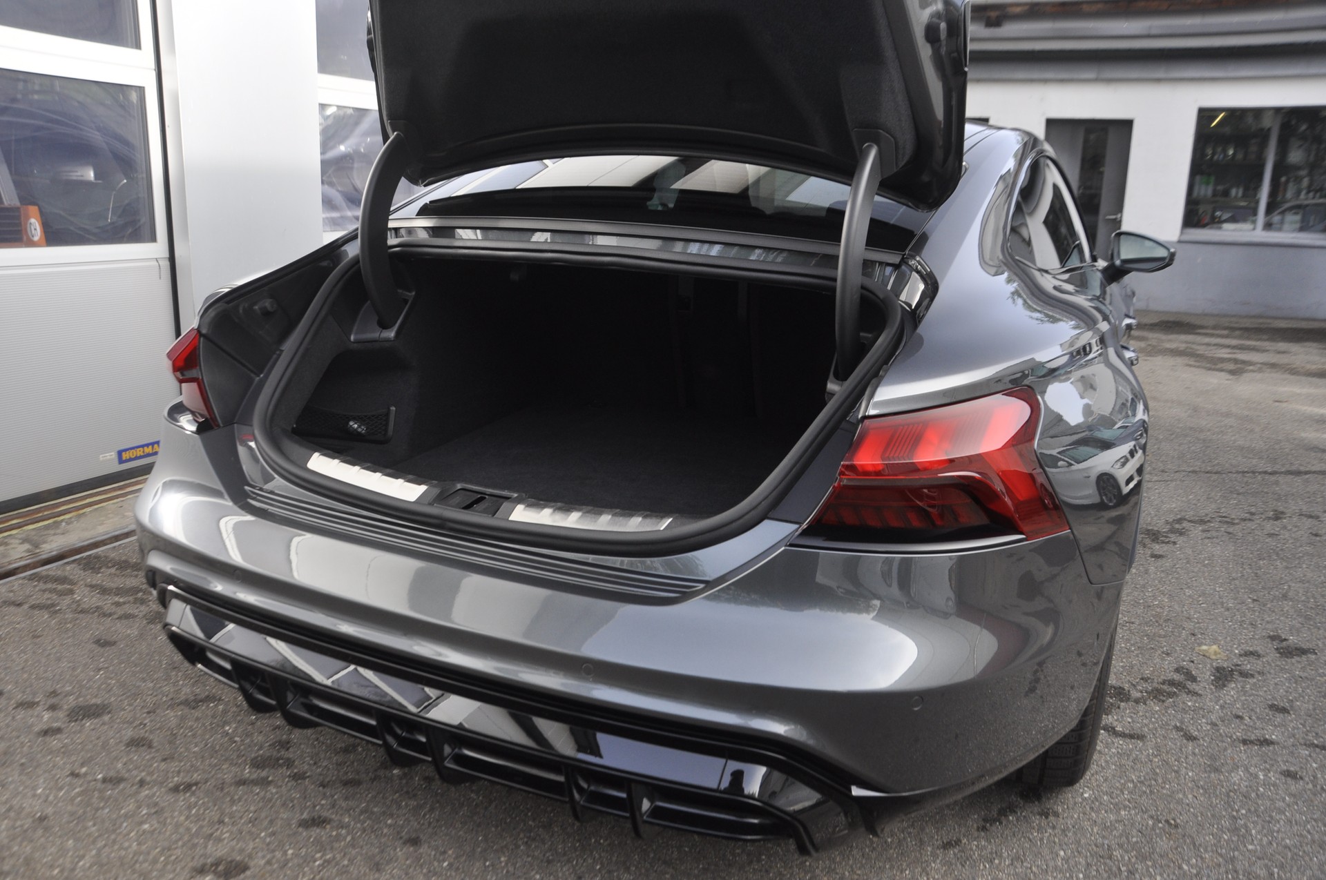 AUDI e-tron GT quattro-image-14