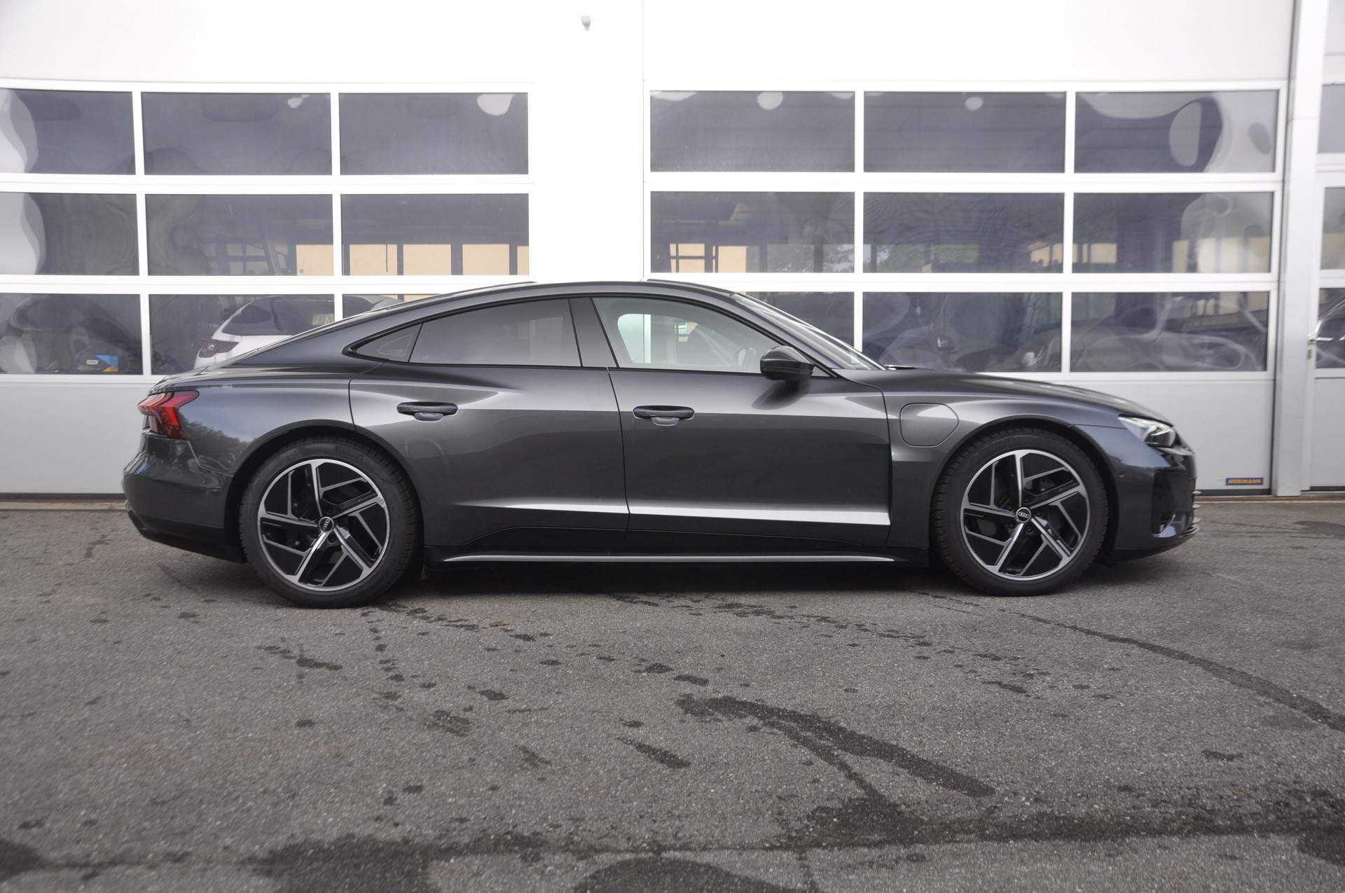 AUDI e-tron GT quattro-image-1