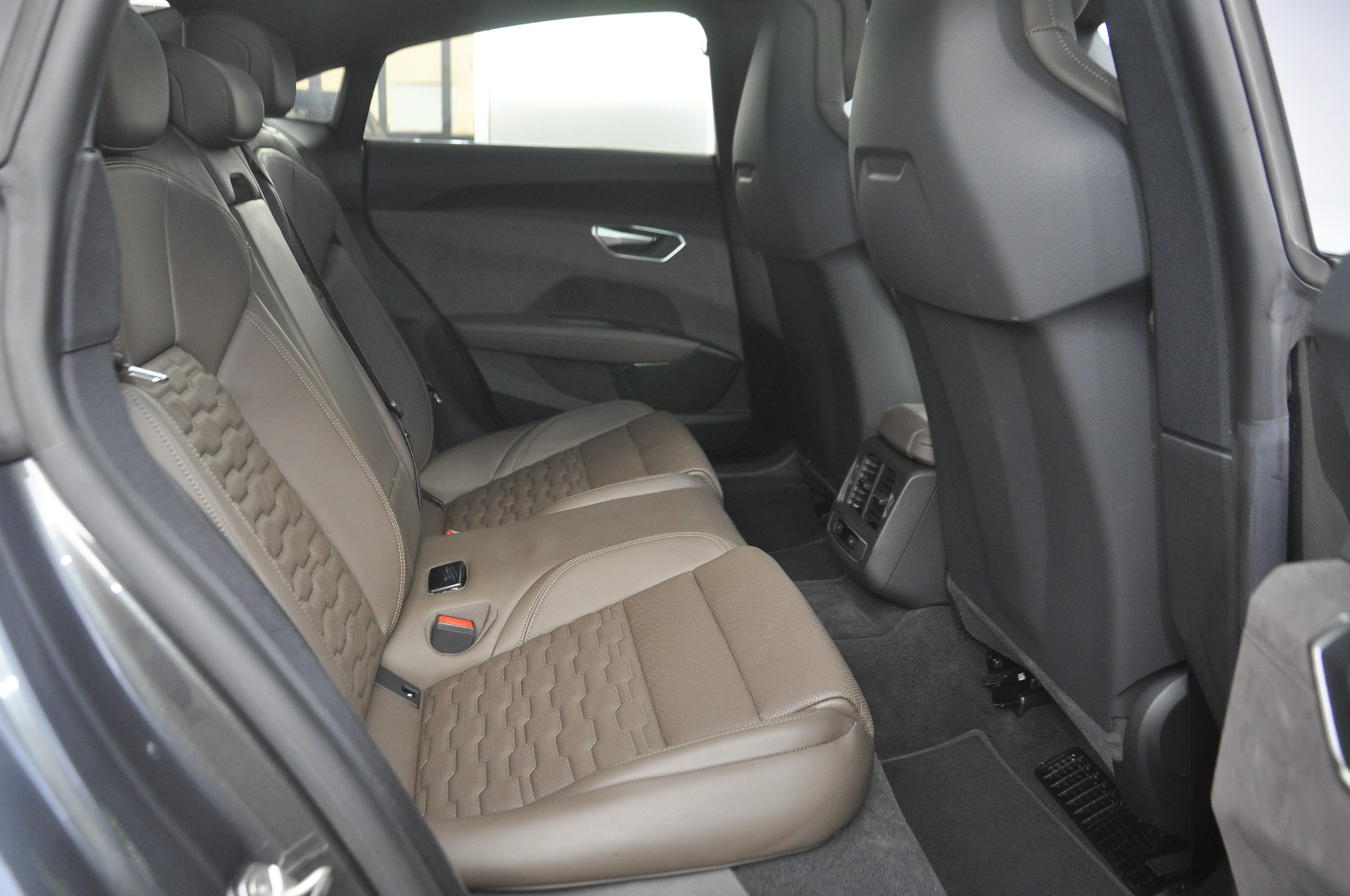 AUDI e-tron GT quattro-image-8