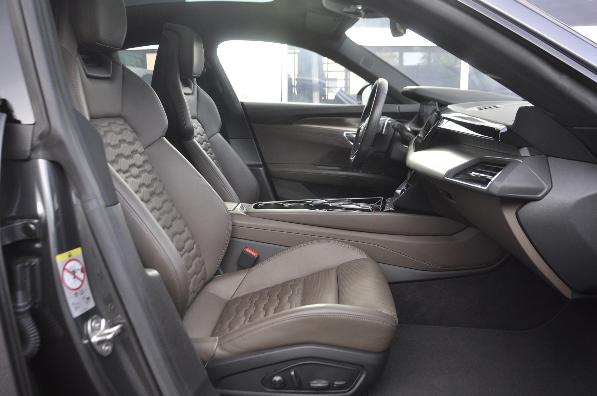 AUDI e-tron GT quattro-image-6