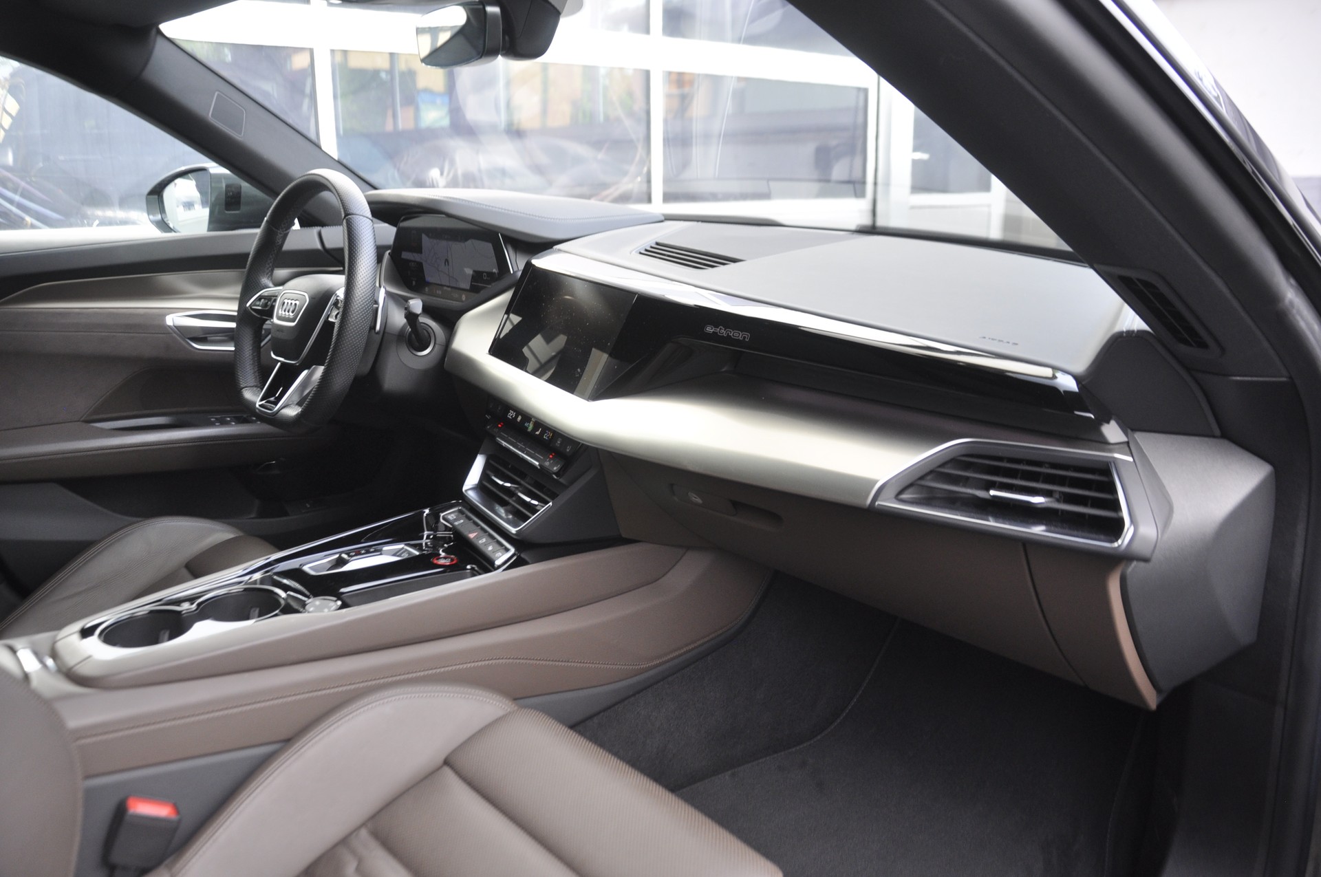 AUDI e-tron GT quattro-image-7
