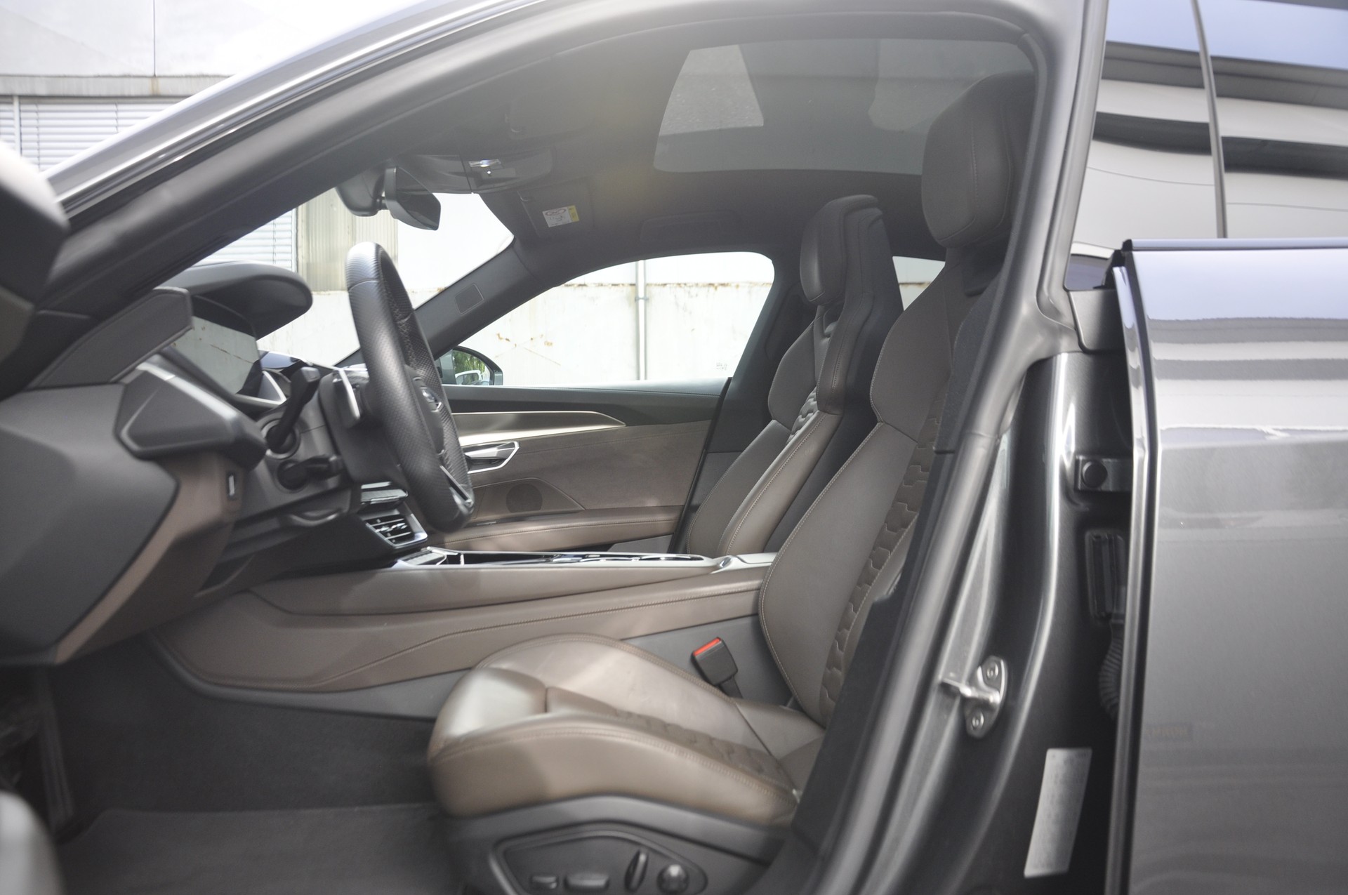 AUDI e-tron GT quattro-image-4