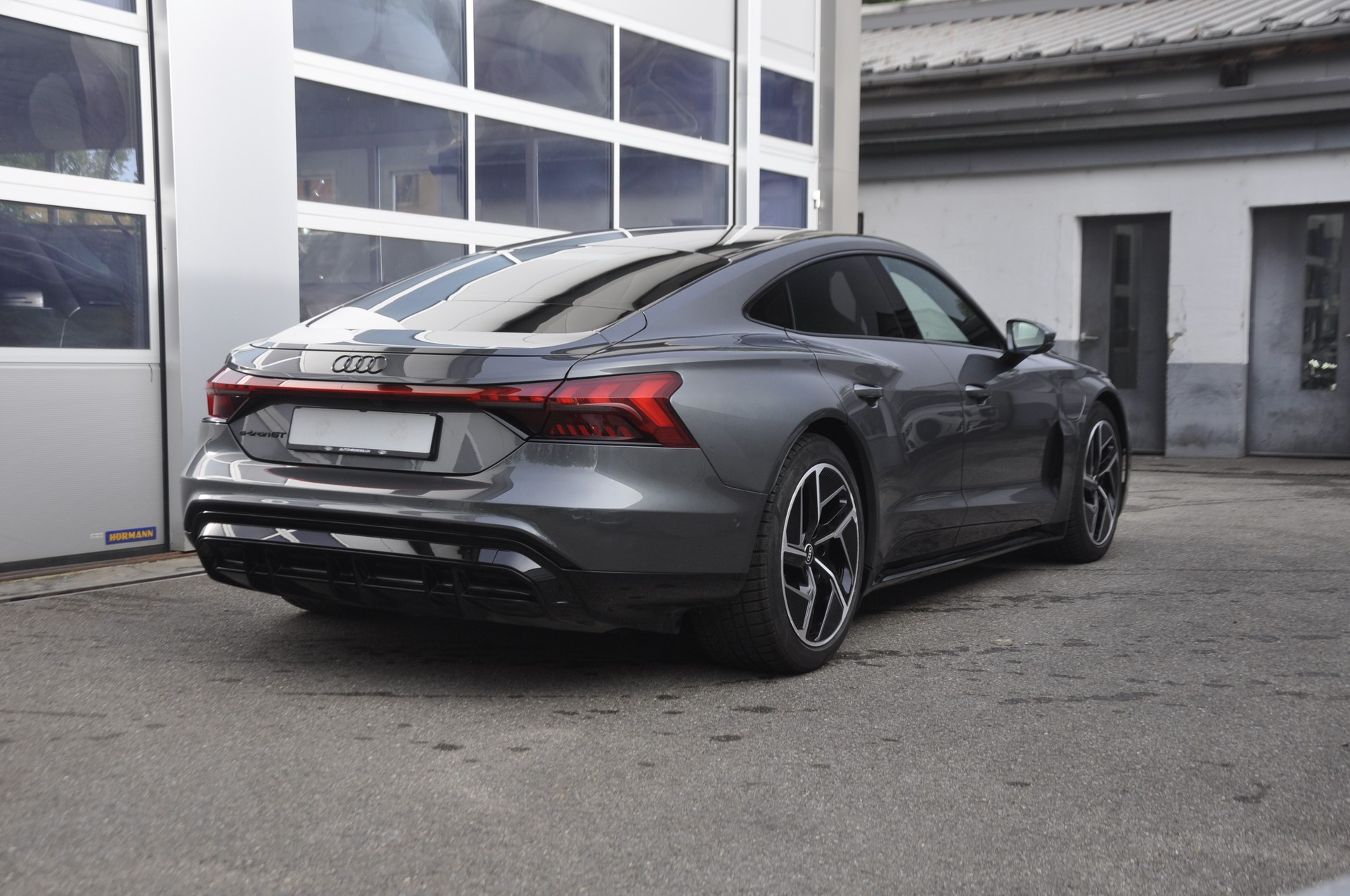 AUDI e-tron GT quattro-image-2