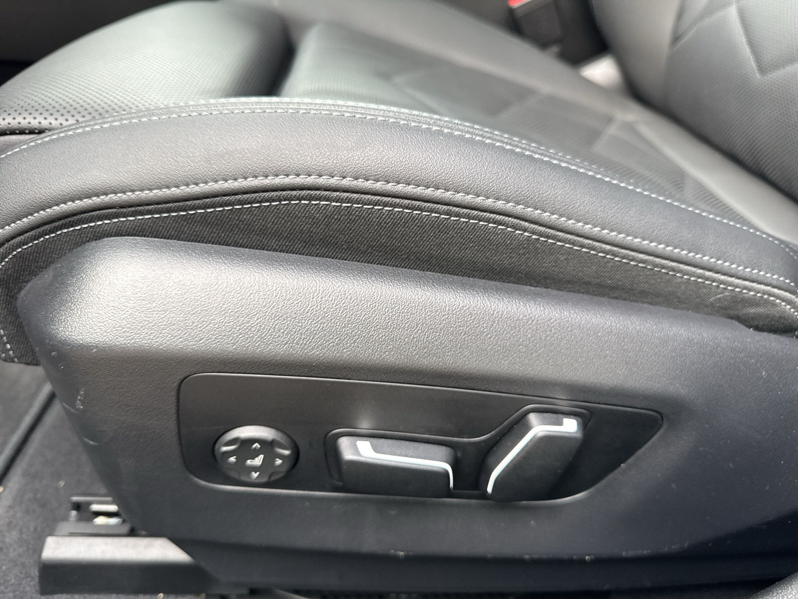 BMW 520d xDrive 48V Touring M Sport Steptronic-image-17