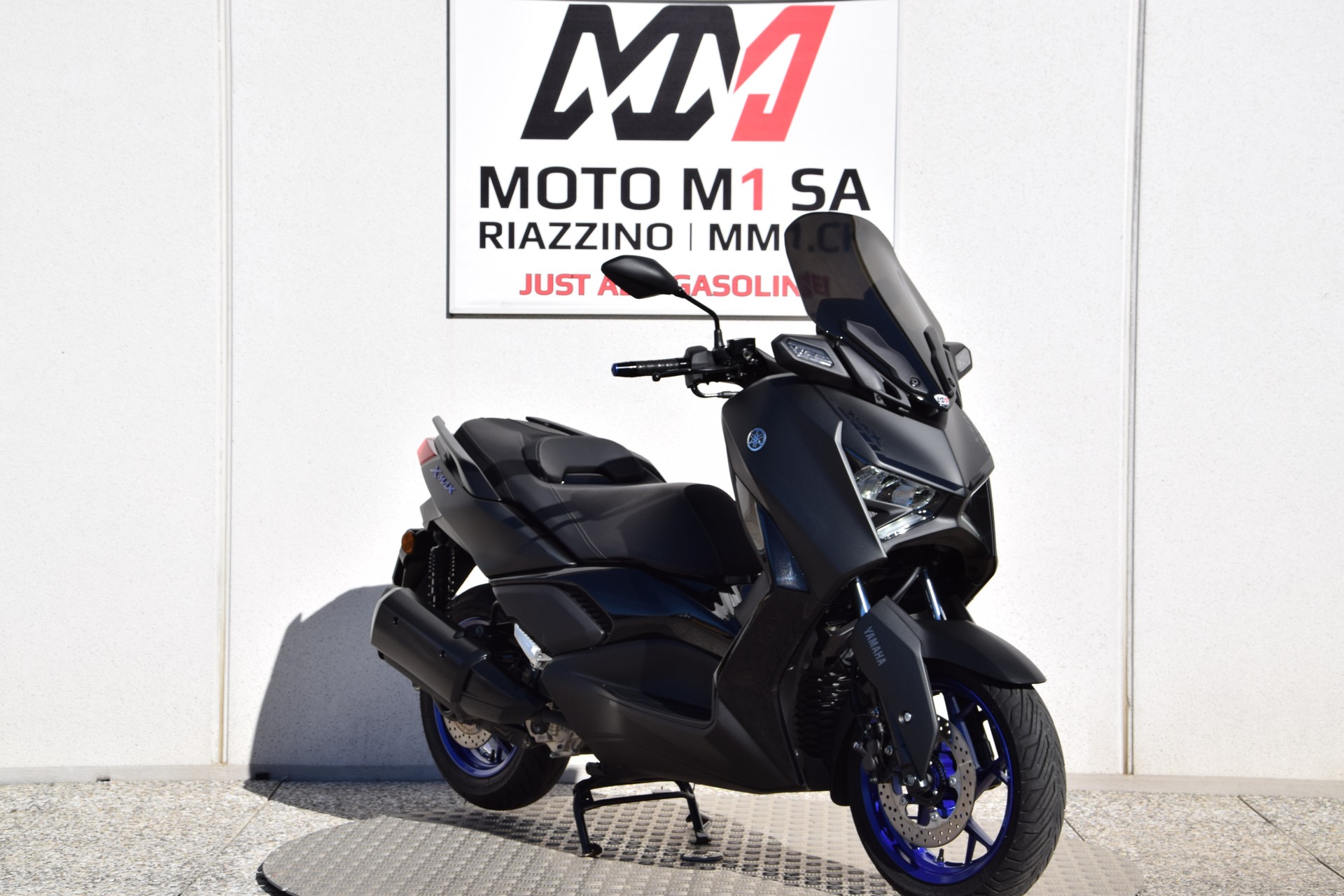 YAMAHA X-Max 300-showroom-element-1
