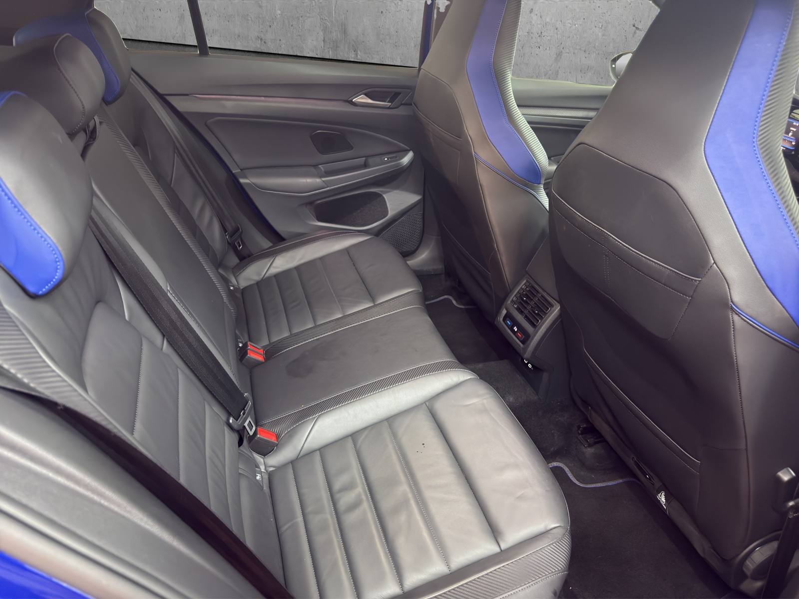 VW Golf 2.0 TSI R DSG 4Motion-image-11