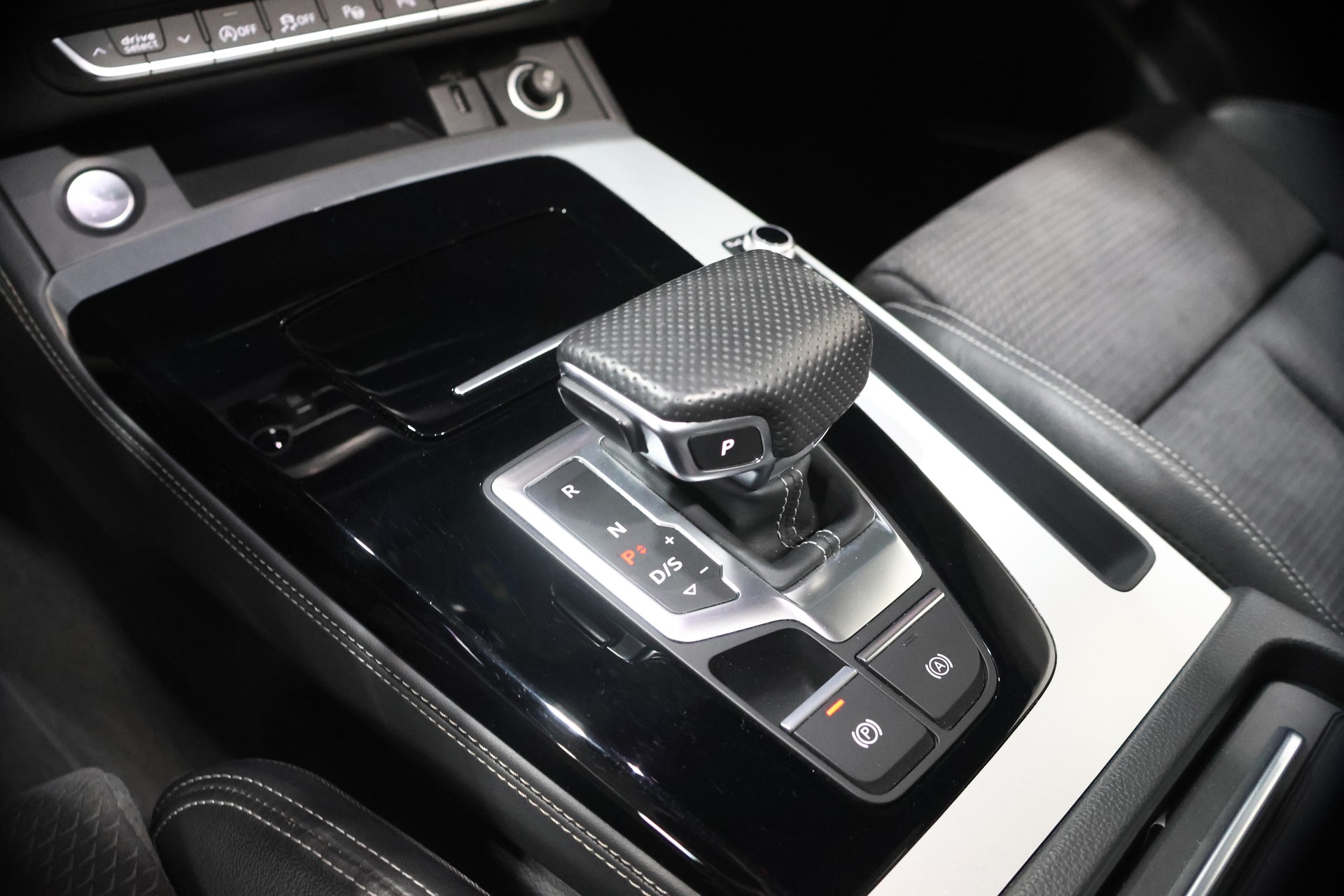 AUDI Q5 2.0 40 TDI S Line quattro S-Tronic-image-11