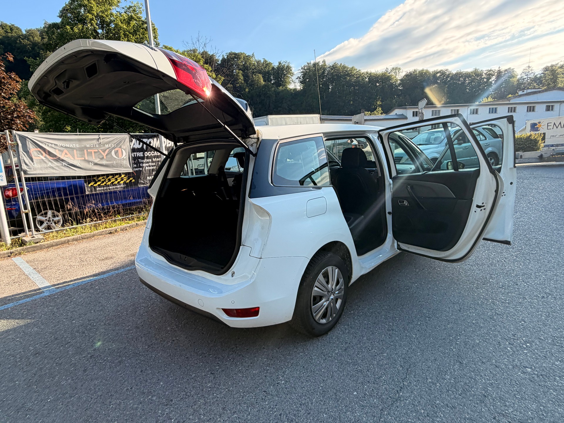CITROEN Grand C4 Picasso 1.6 BlueHDi Intensive EAT6-image-19