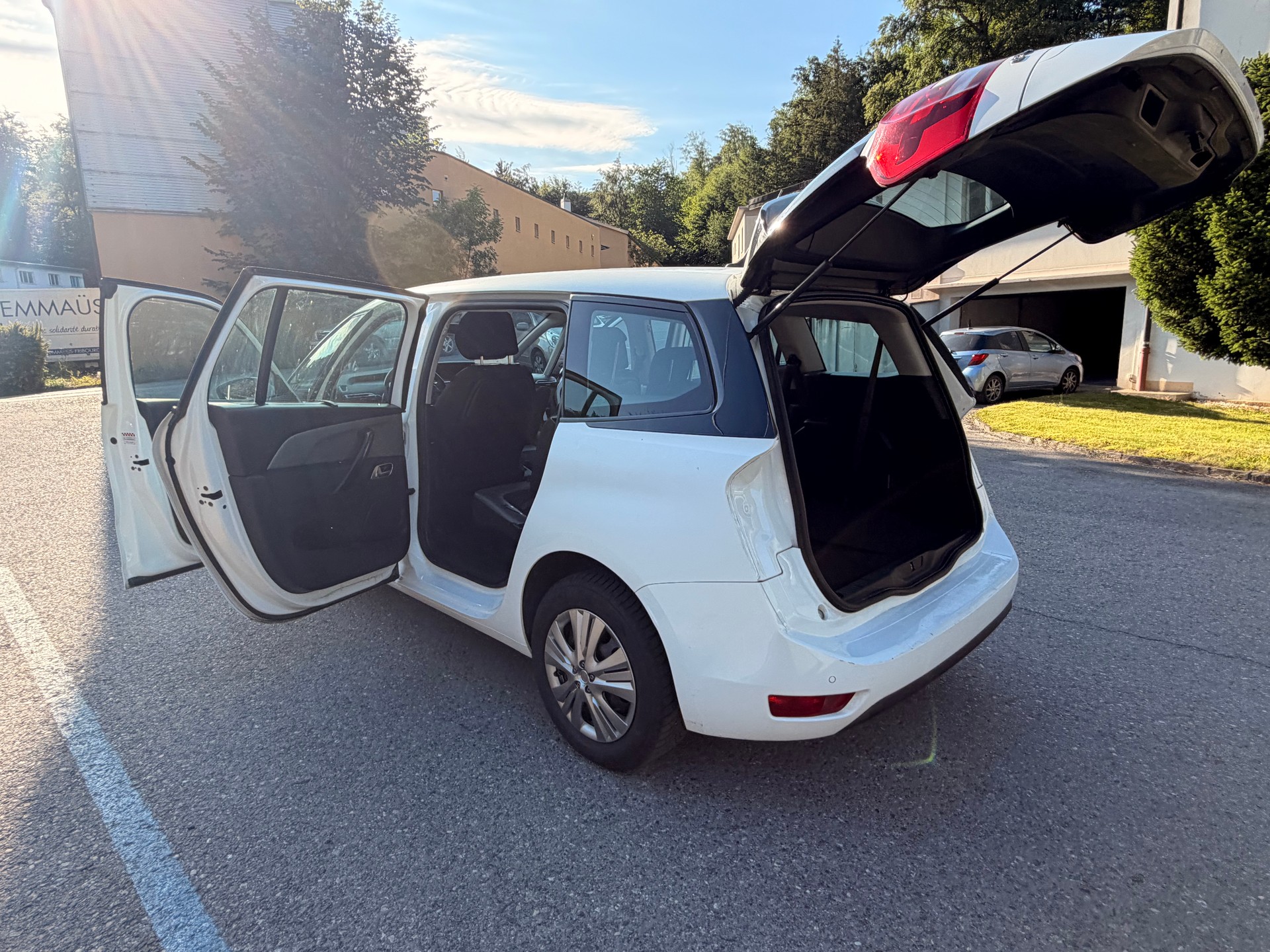 CITROEN Grand C4 Picasso 1.6 BlueHDi Intensive EAT6-image-17