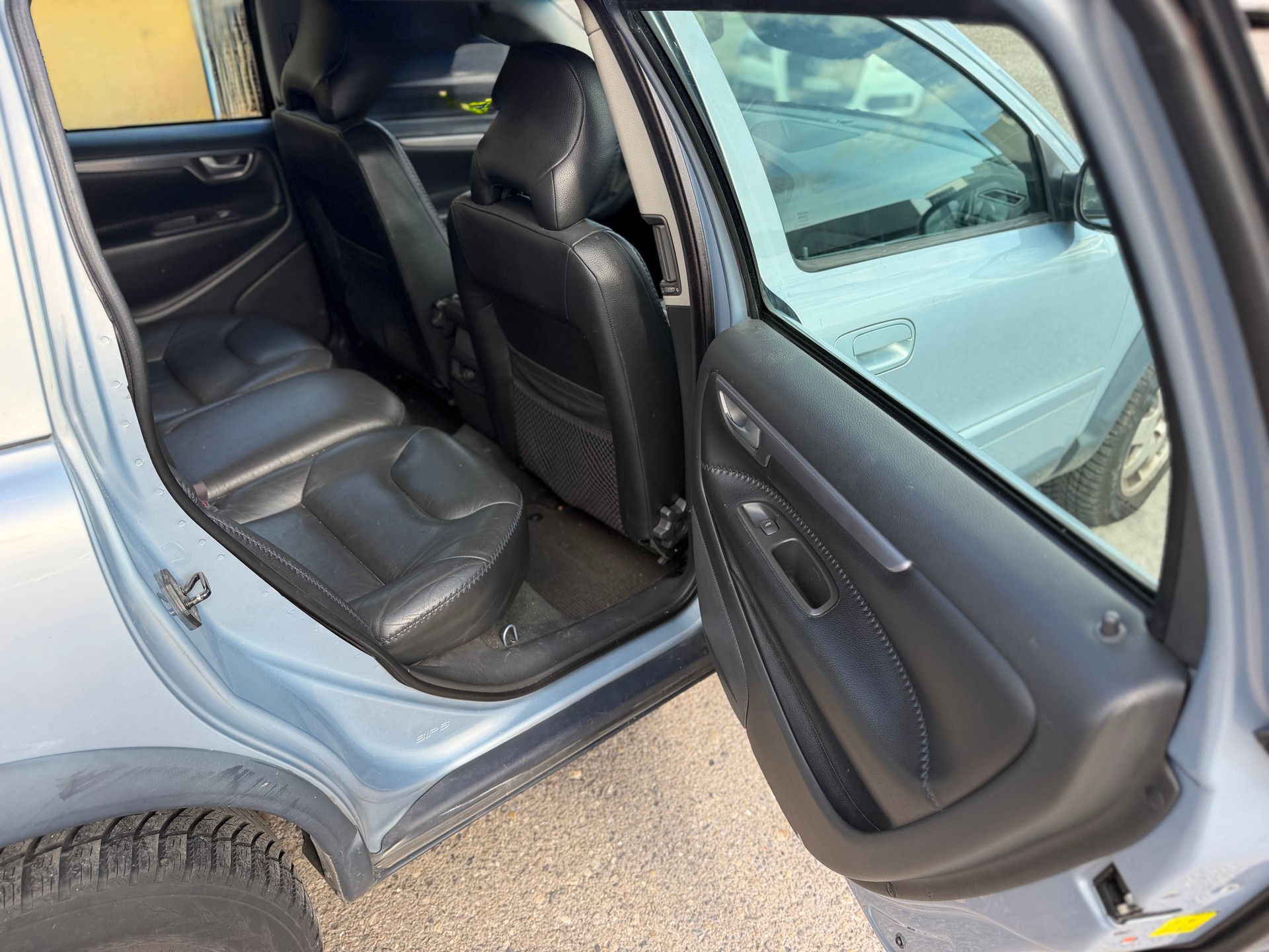 VOLVO XC70 D5 AWD Geartronic-image-10