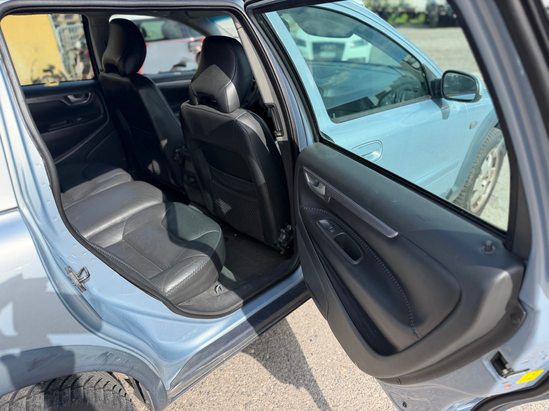 VOLVO XC70 D5 AWD Geartronic-image-16