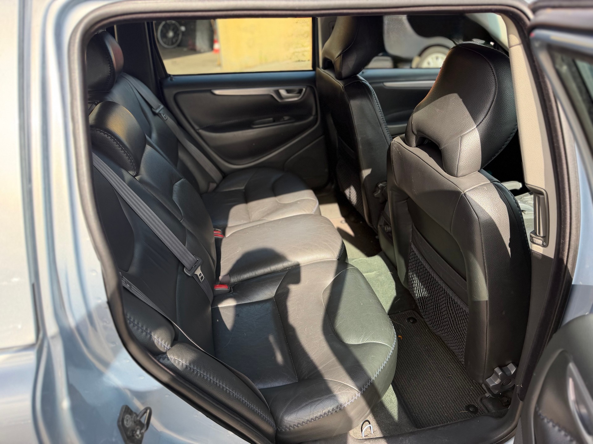 VOLVO XC70 D5 AWD Geartronic-image-17