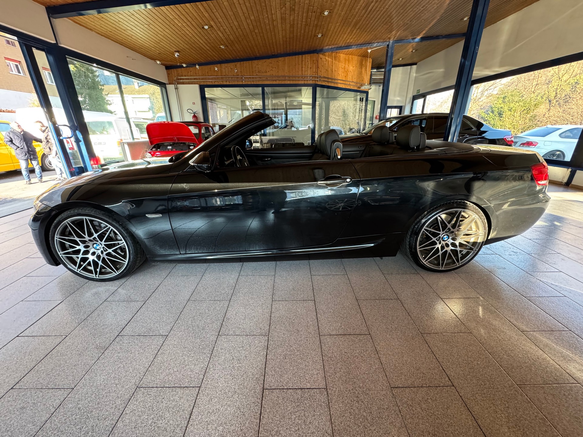 BMW 335i Cabriolet Steptronic-image-10
